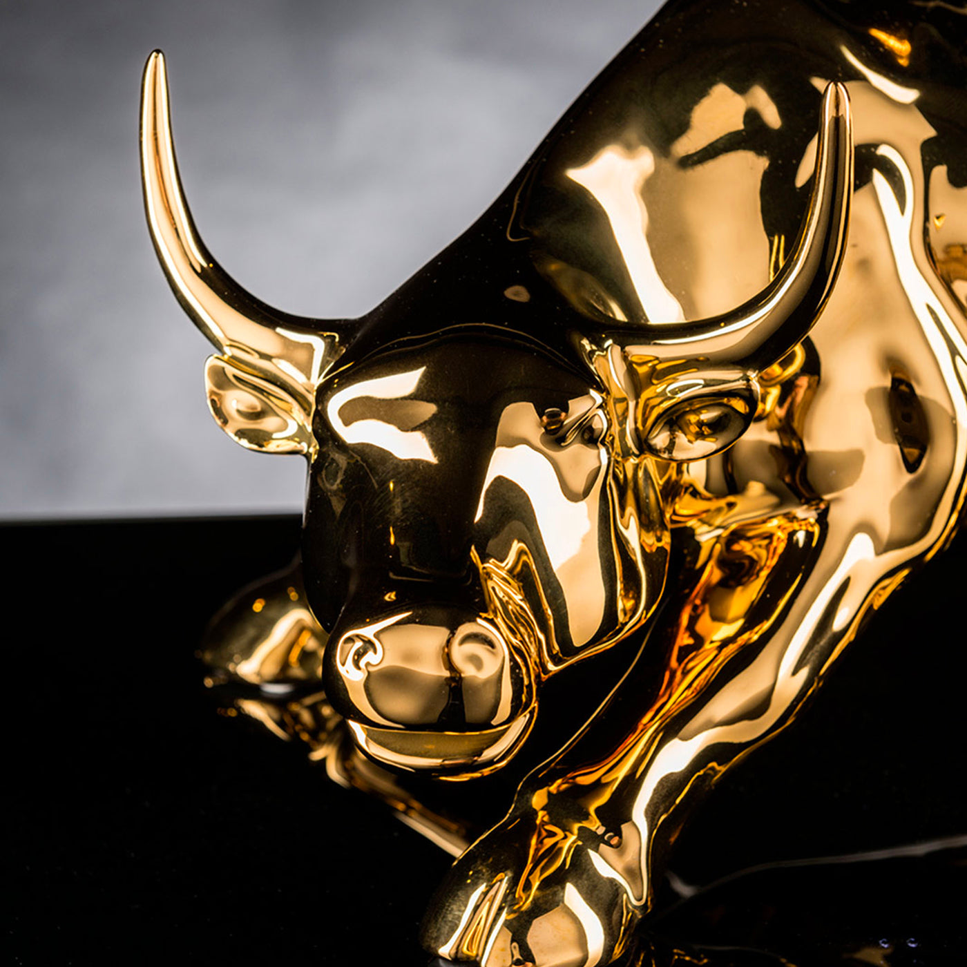 Wall Street Bull Large Golden Sculpture - Alternative view 1