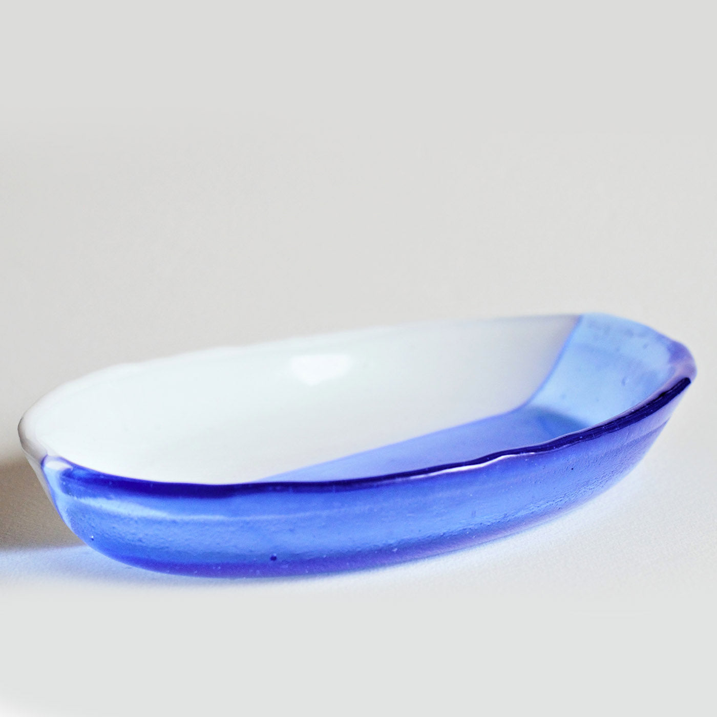 Servierplatte aus weißem und blauem Glas  - Alternative Ansicht 5