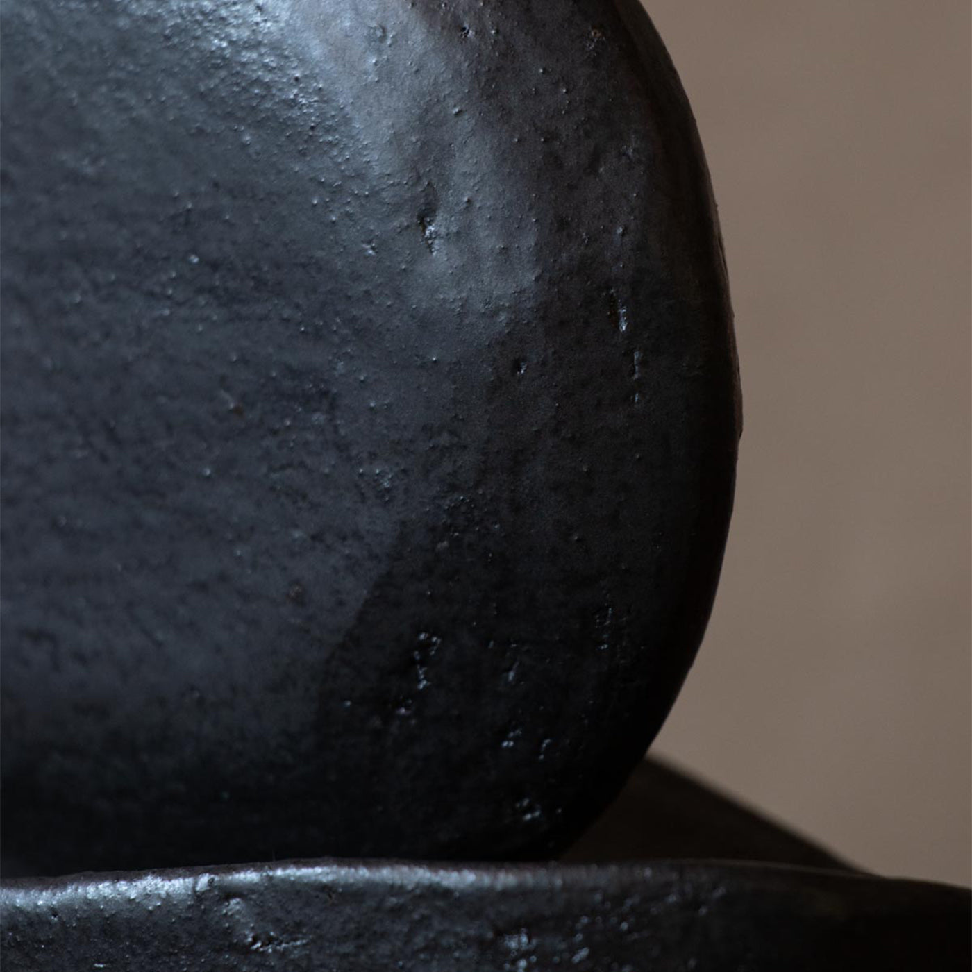 Luna Nuova II Black Stoneware Sculpture - Alternative view 2