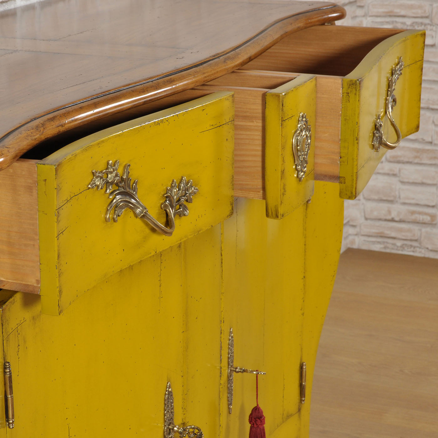 Venezia '700 Luigi XV Venetian-Style Yellow Sideboard - Alternative view 2