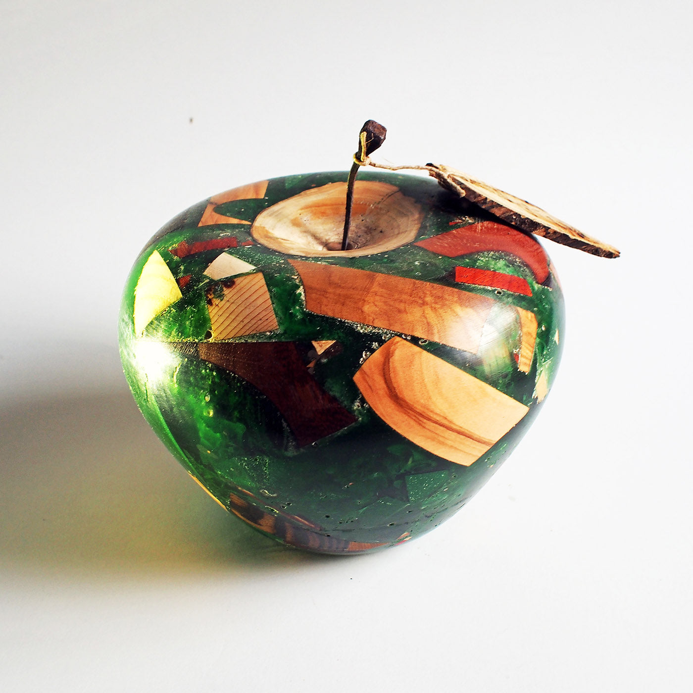 Resin and Wood Apple - Alternative view 1