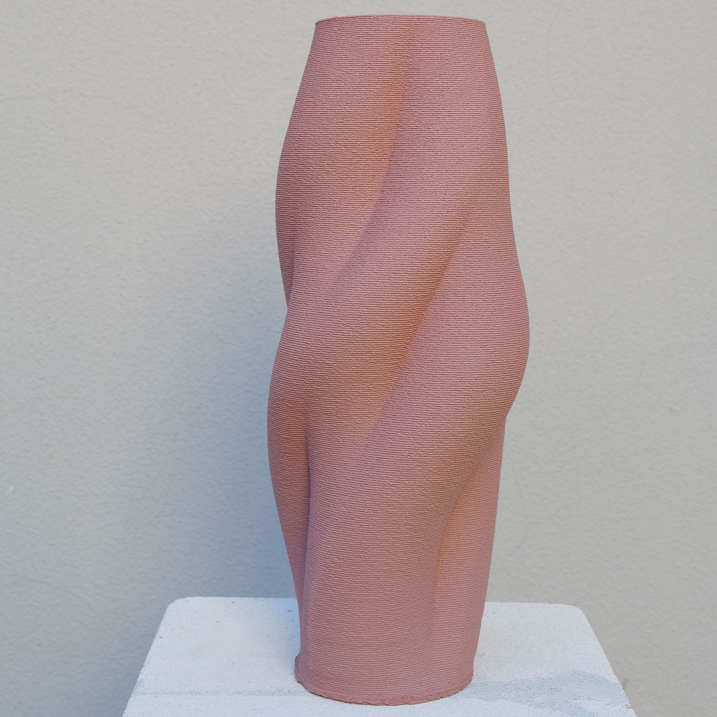 Jarrón de cerámica rosa hembra - Vista alternativa 2