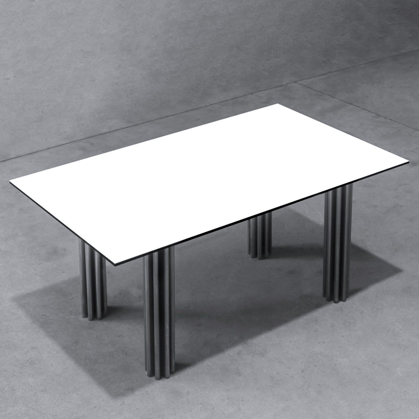 T-T02 Table - Alternative view 1