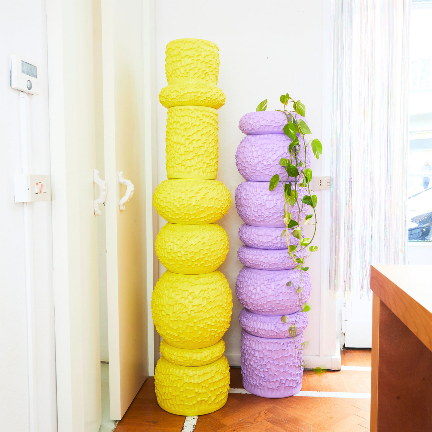 Onda Series Paris Daisy Yellow Ceramic Sculpture Column - Alternative view 3