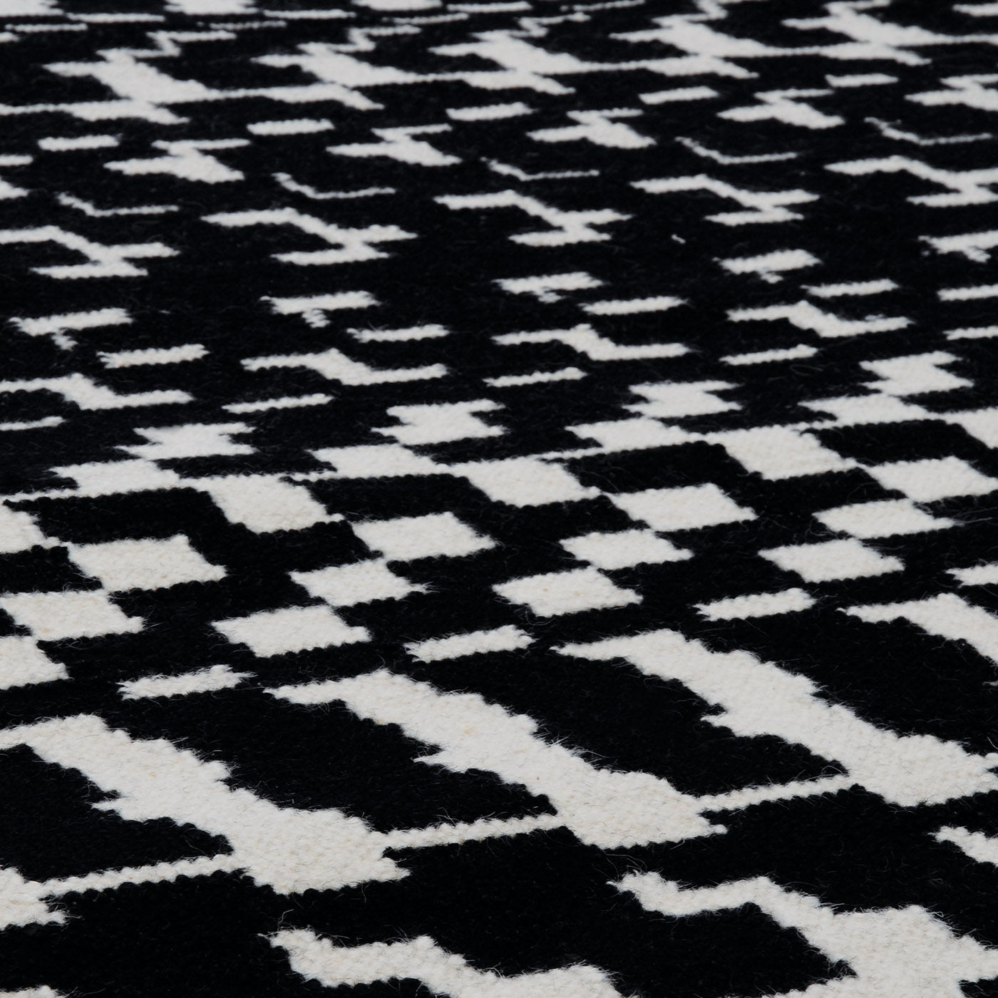 Grand tapis noir et blanc Fuoritempo - Vue alternative 1