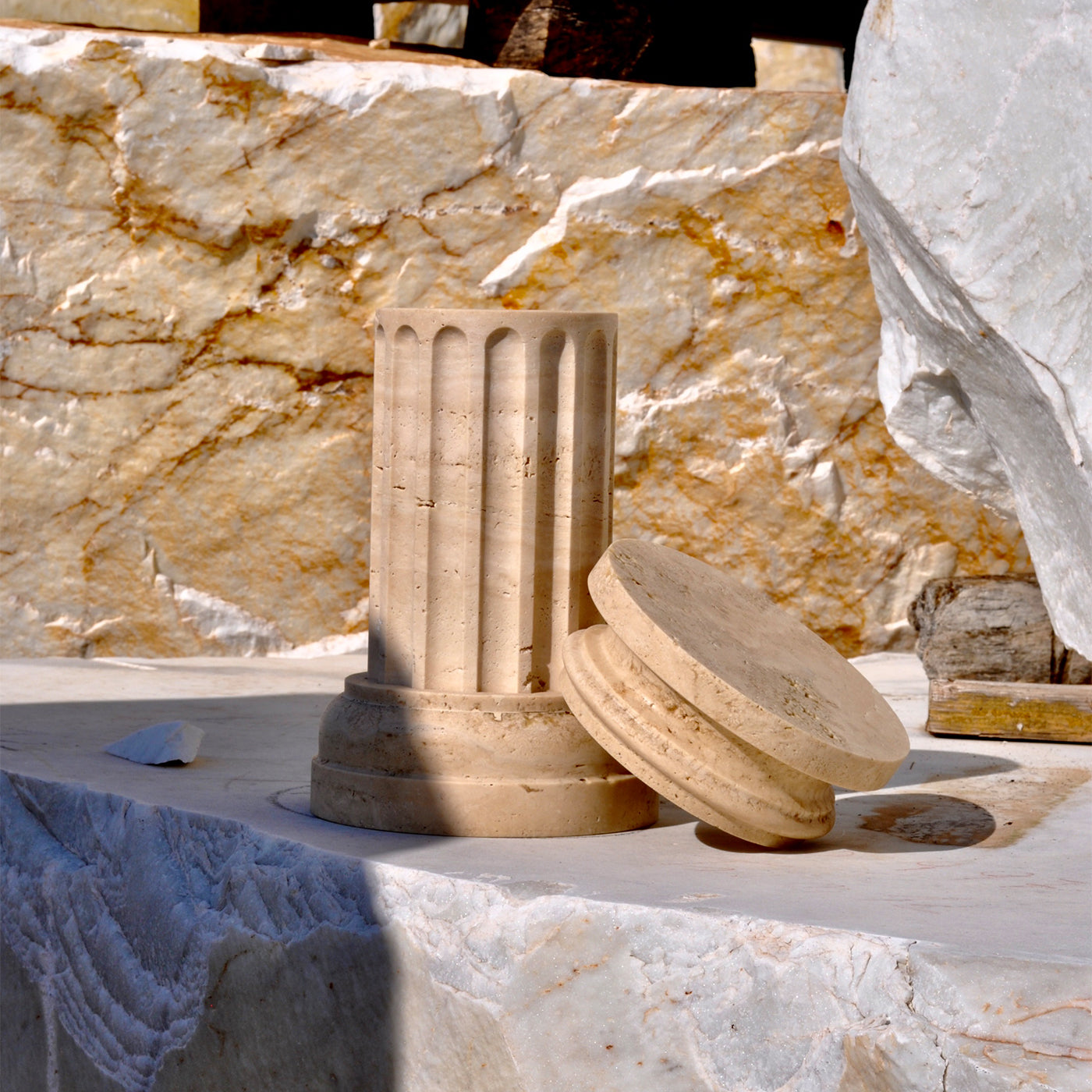POR TAN TE Satin Travertino marble Column Vase - Alternative view 2