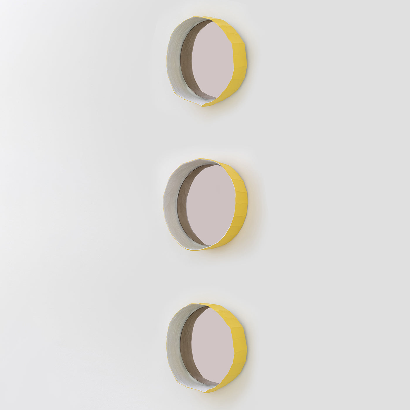 Set of 3 Yellow Ninfea Mirrors 30 by Giovanni Botticelli & Paola Paronetto - Alternative view 3