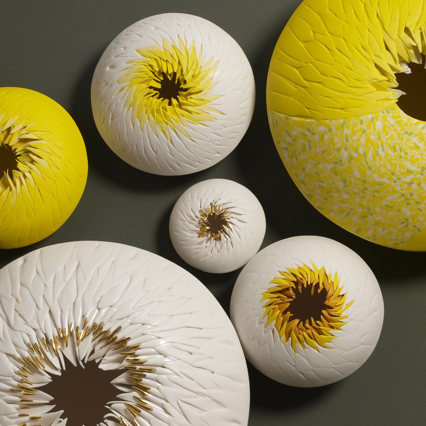 SEA URCHIN WALL SCULPTURE - WHITE AND YELLOW - Alternative view 3