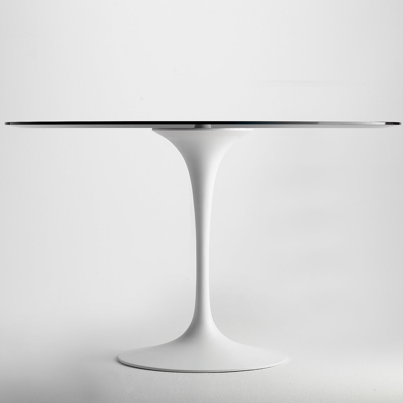 SA59/1 Saarinen Round Dining Table - Alternative view 3