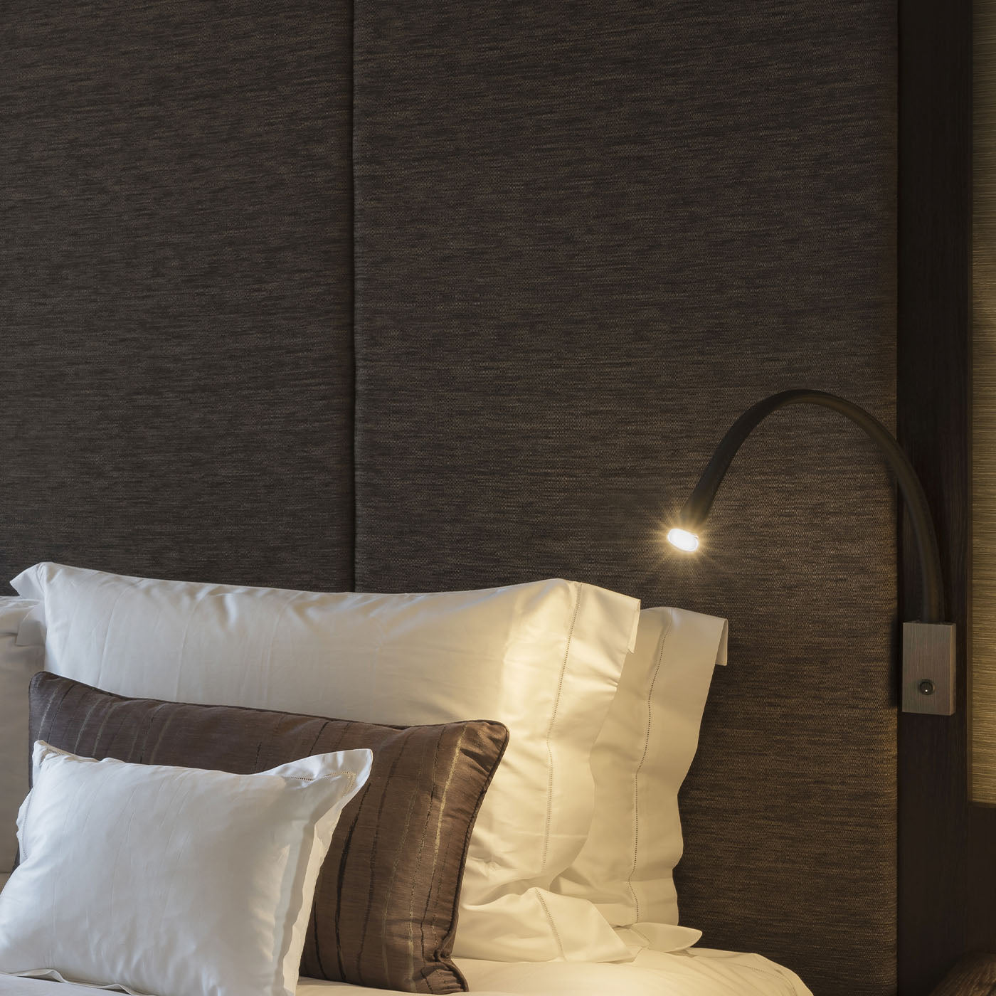 Flexiled L60 Leather Wall Lamp By King & Roselli - Alternative view 3