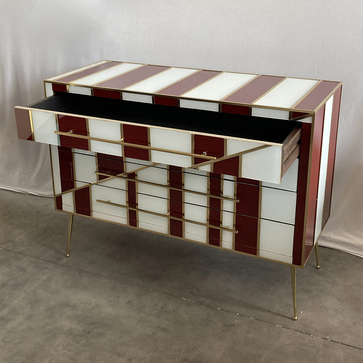 Red and White Dresser - Alternative view 4