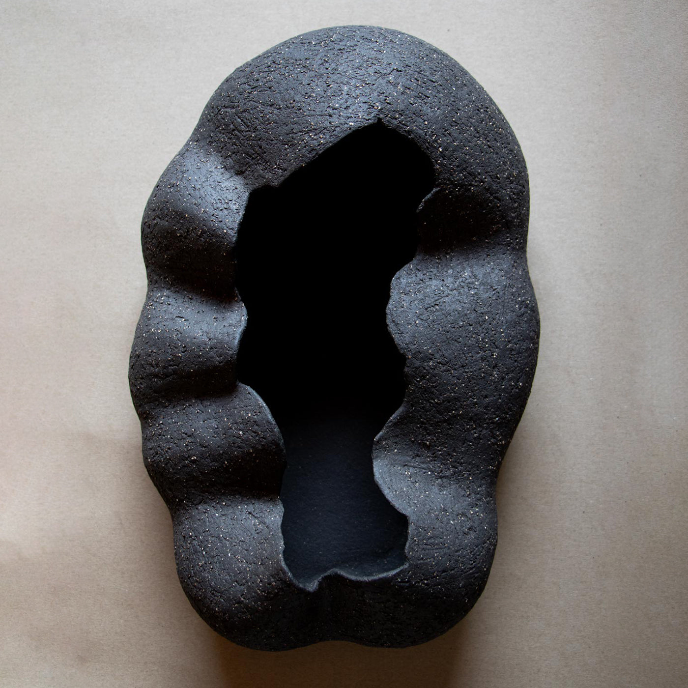 IŠTAR I Black Stoneware Sculpture - Alternative view 1
