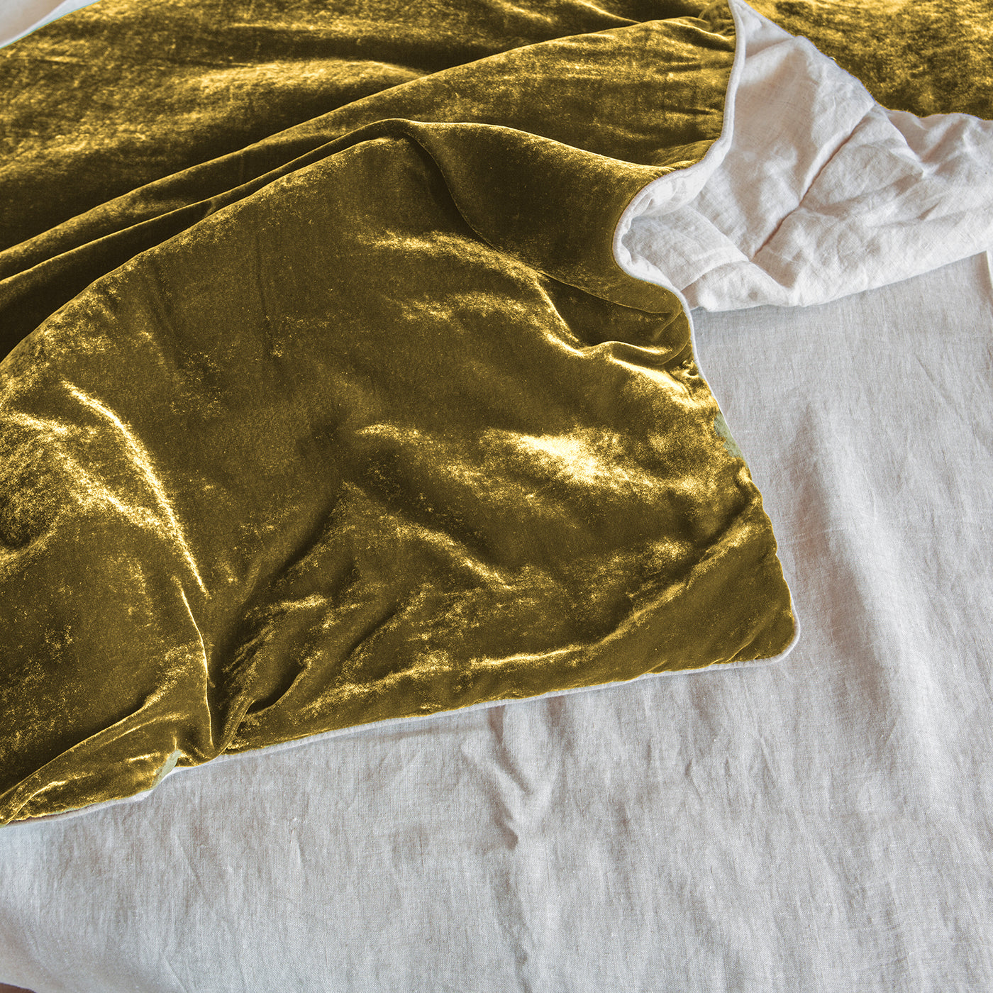 Gold Velvet & Linen Blanket  - Alternative view 3