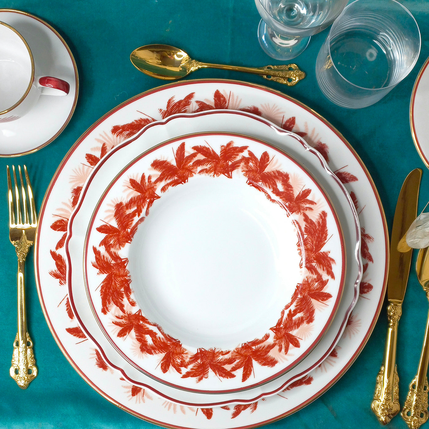 Savana Carmine Set of 6 Large Red Dinner Plates - Alternative view 1