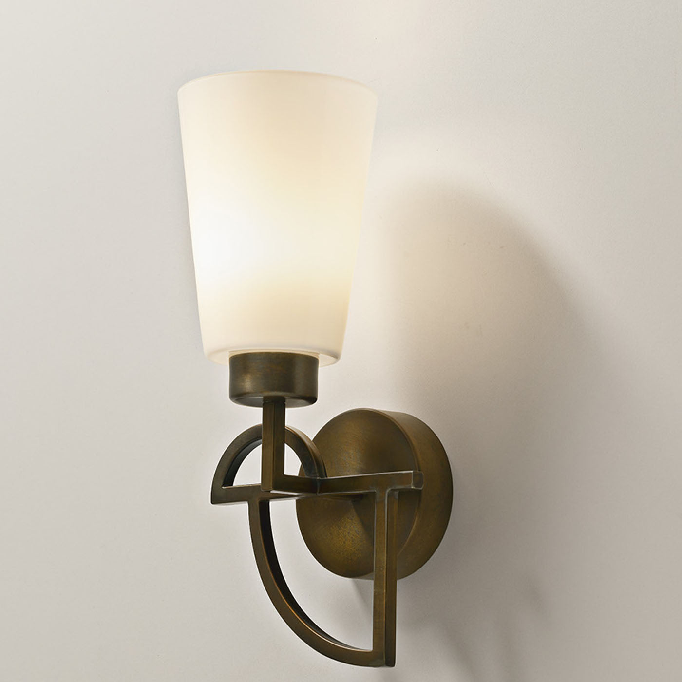 Mya White Glass Wall Lamp By Lenzia Mondin - Alternative view 1