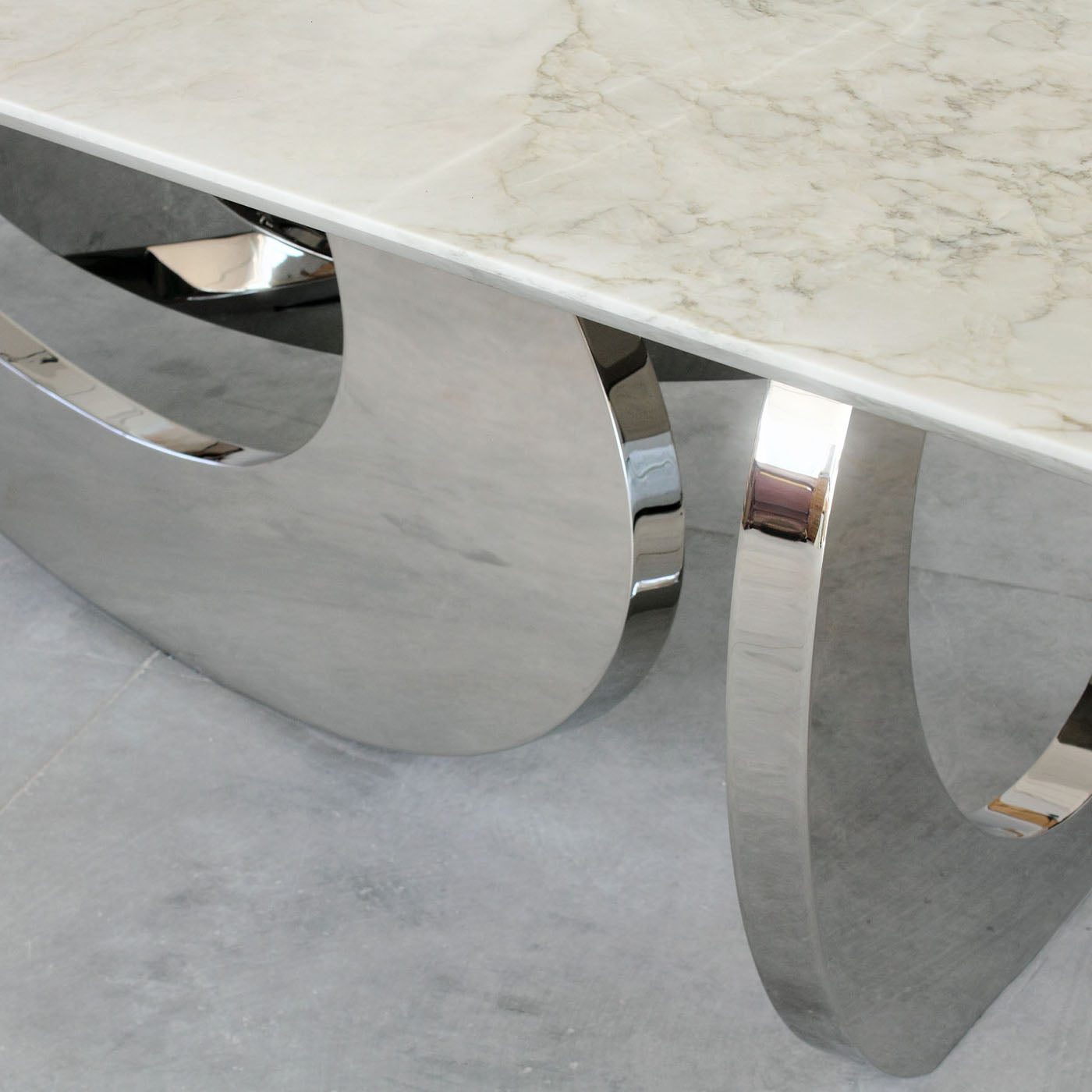 Bangles Stone Dining Table - Alternative view 2