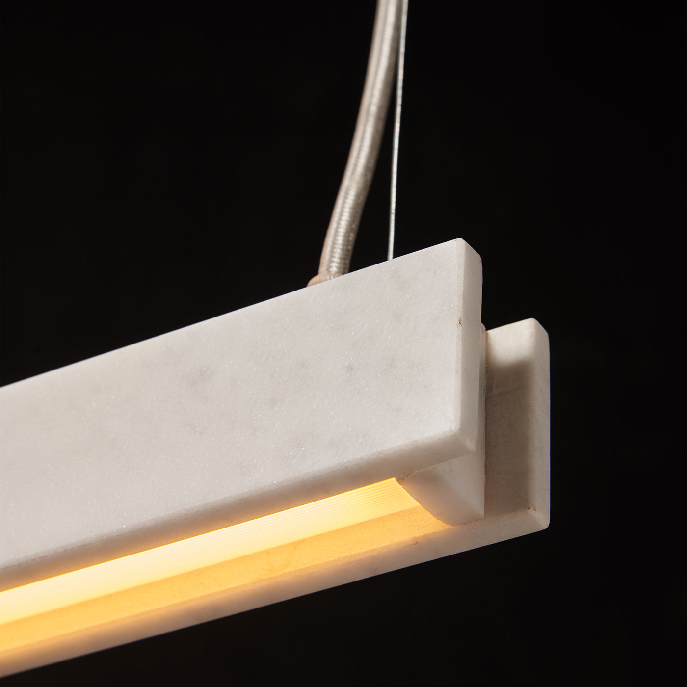 Lampe suspendue "Profile H" en chrome et marbre de Carrare - Vue alternative 2