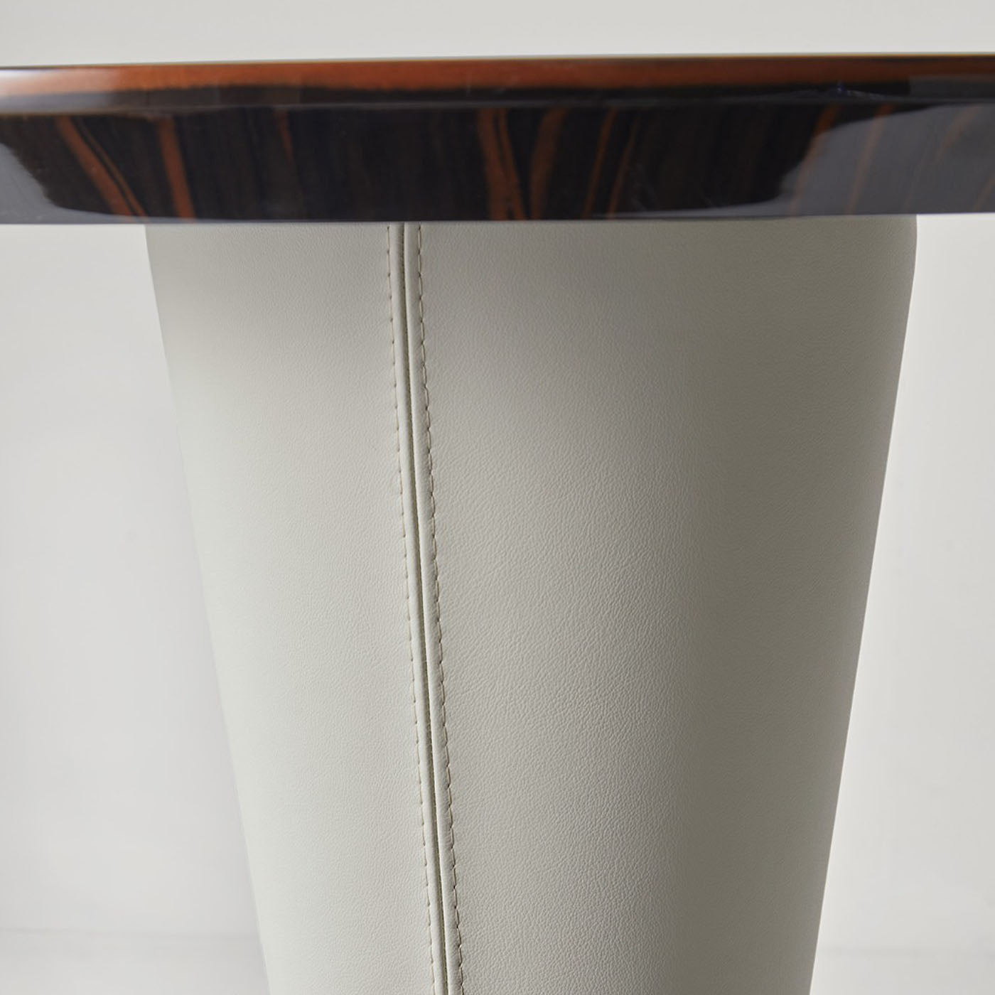 Rocchetto Wood Round Side Table - Alternative view 1