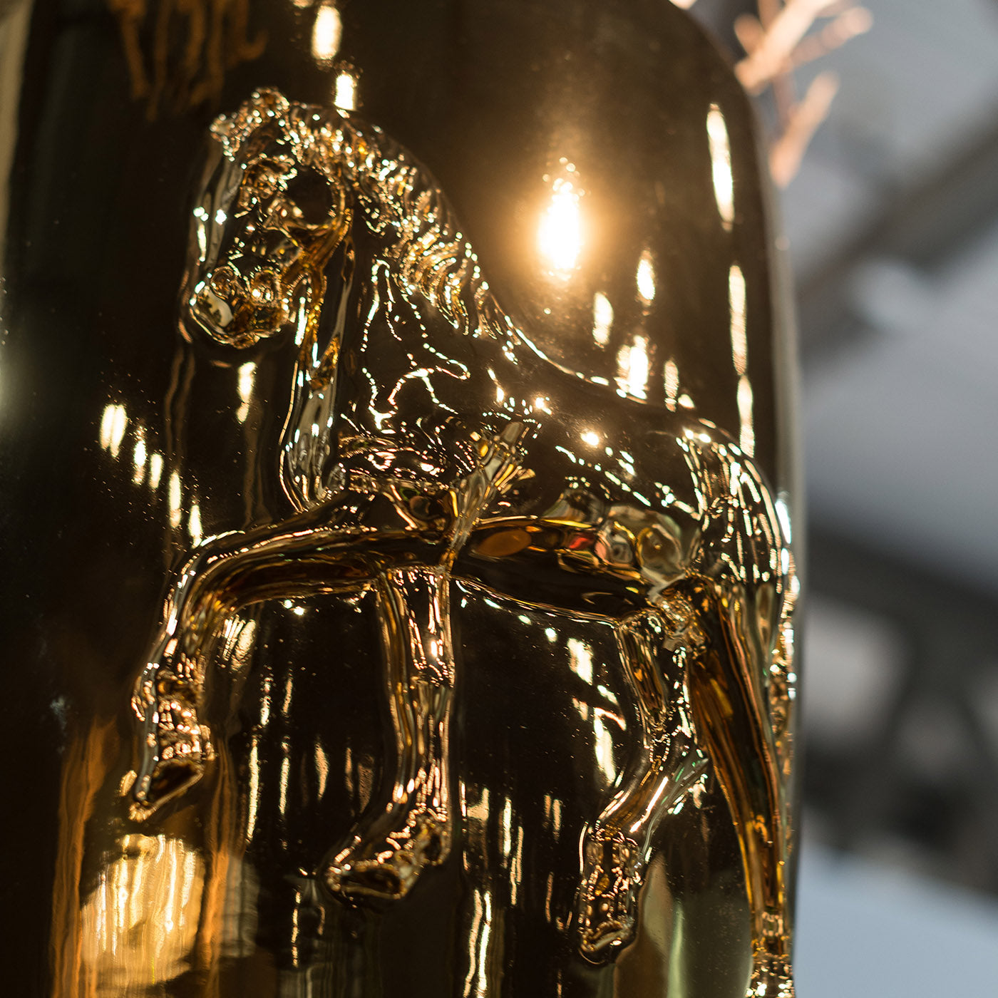 Vase en or à cheval Obice - Vue alternative 3
