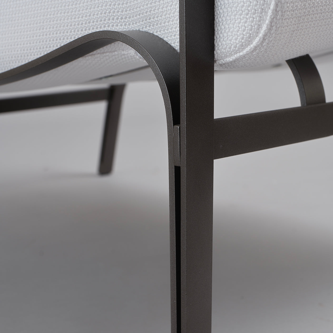 Chaise longue Amalfi blanca y gris de Studio 63 en acero inoxidable - Vista alternativa 1