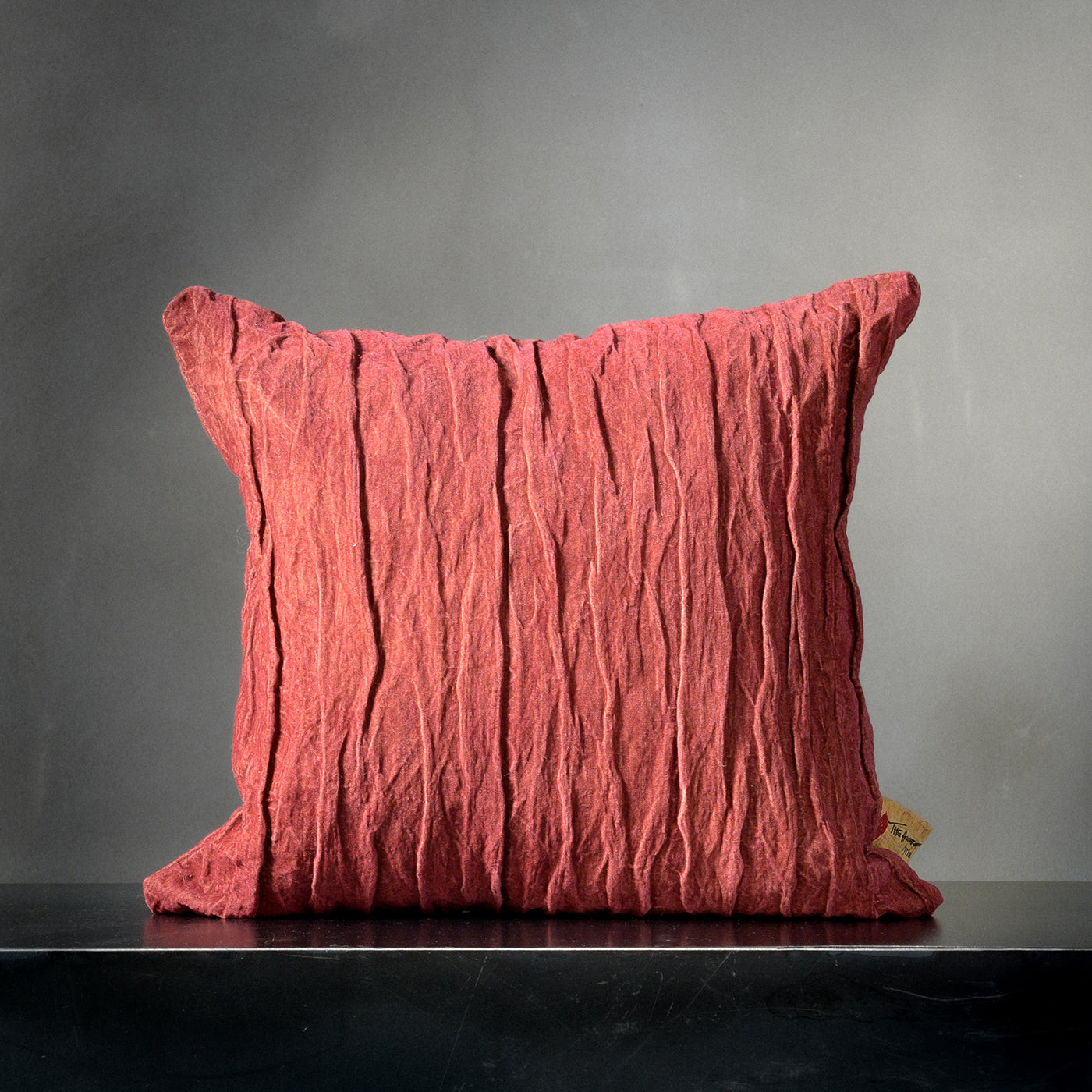 Coussin Canarium Square en velours rouge - Vue alternative 1