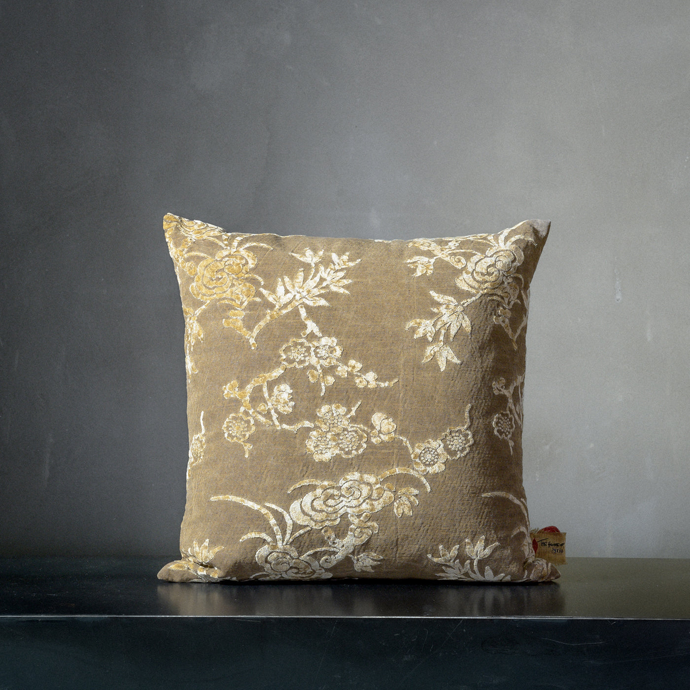 Cotognastro Square Floral Golden Velvet Cushion - Alternative view 1