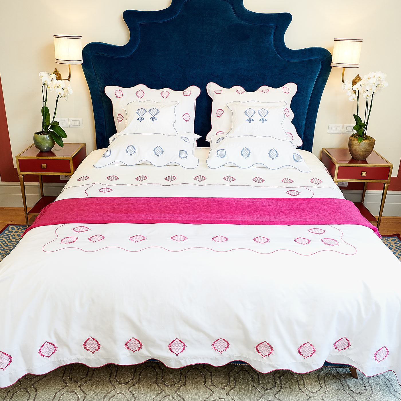 Ananas Embroidery White & Fuchsia US King Duvet Cover - Alternative view 1