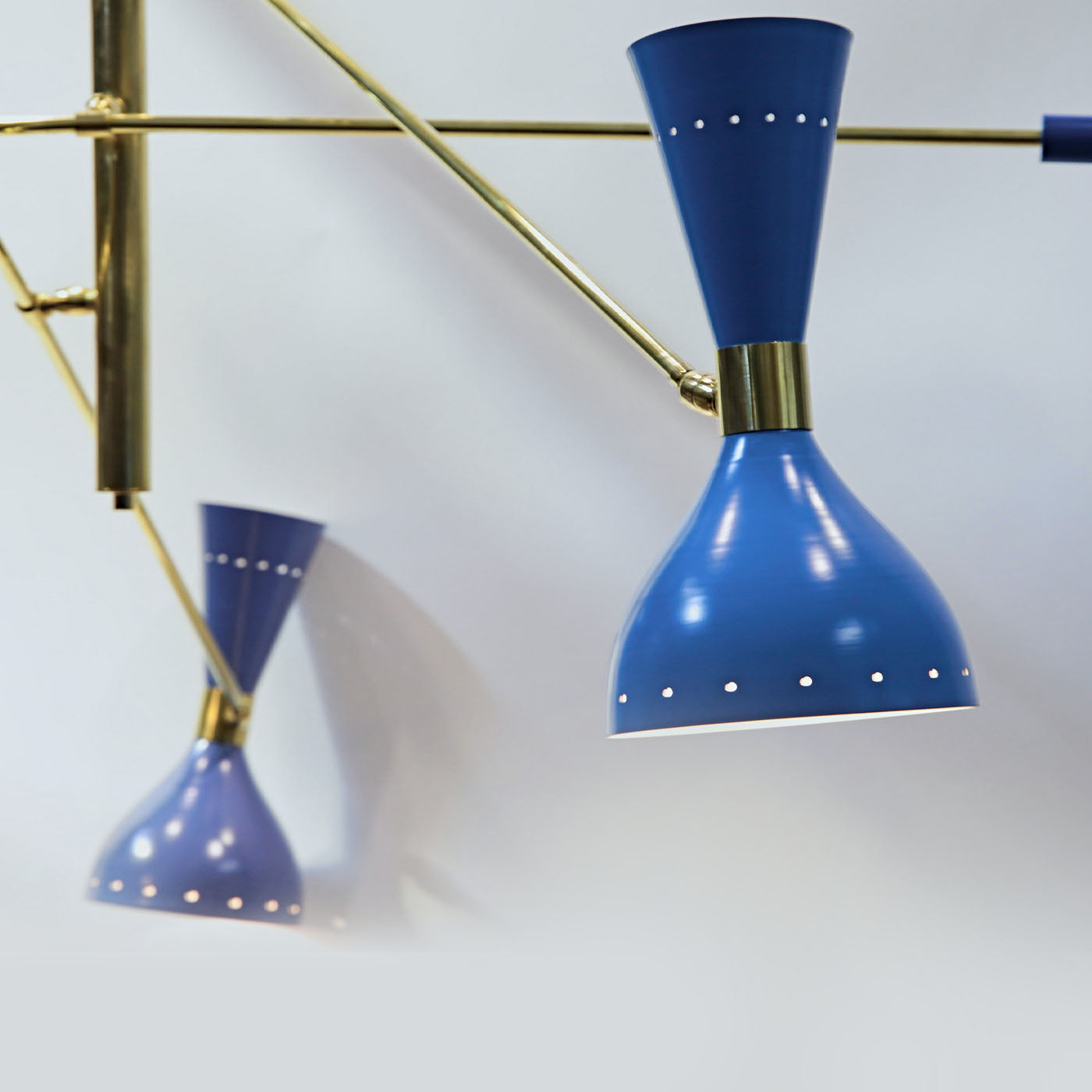 Lampadario Giano Triennale a 6 luci in ottone e blu - Vista alternativa 2