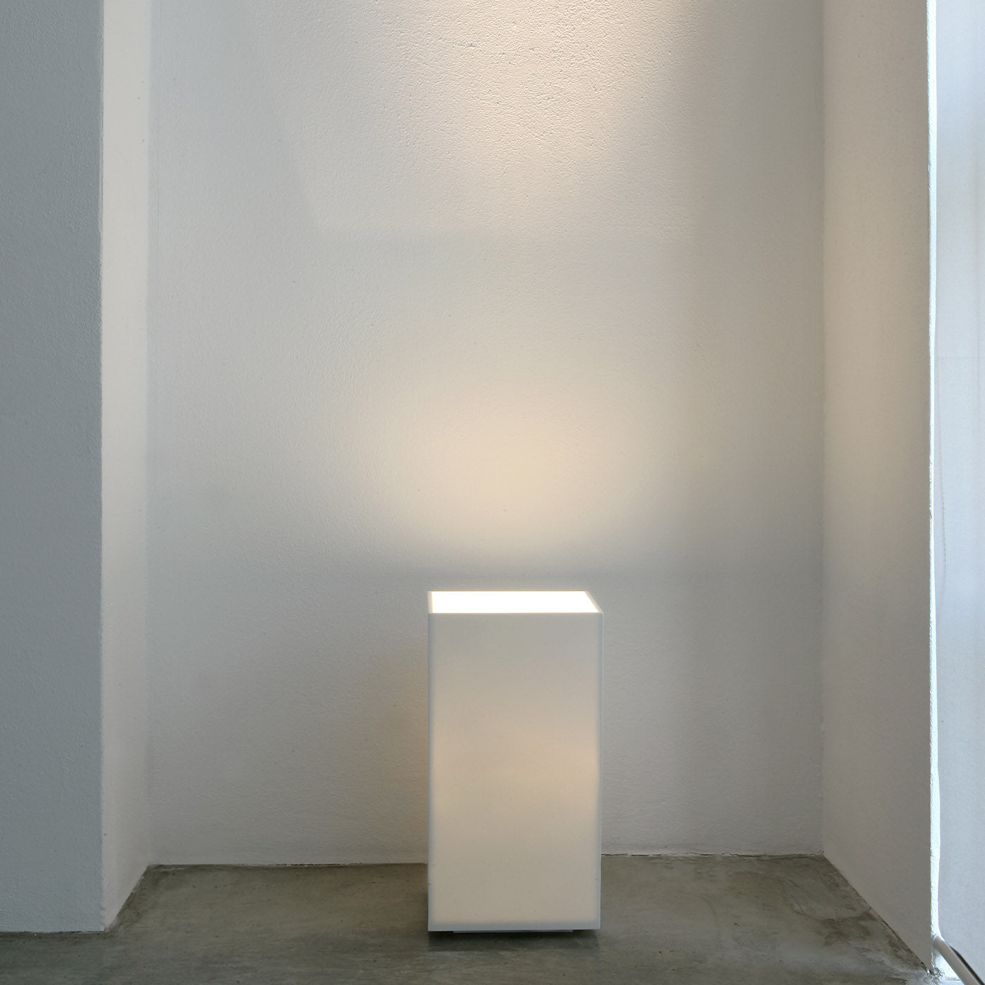 Light Gallery Luxury Cubo 400 White Floor Lamp by Marco Pollice - Alternative view 2