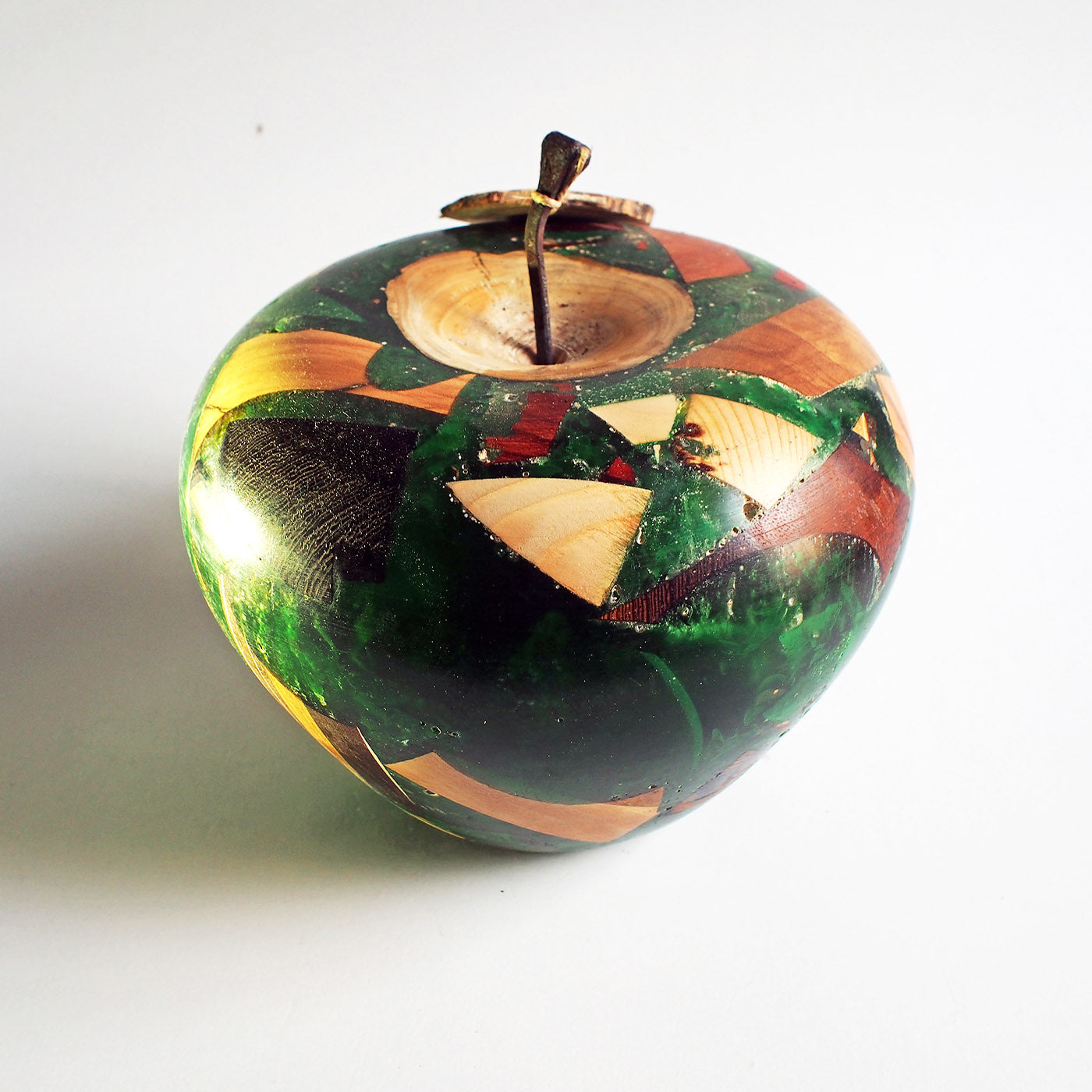 Resin and Wood Apple - Alternative view 2