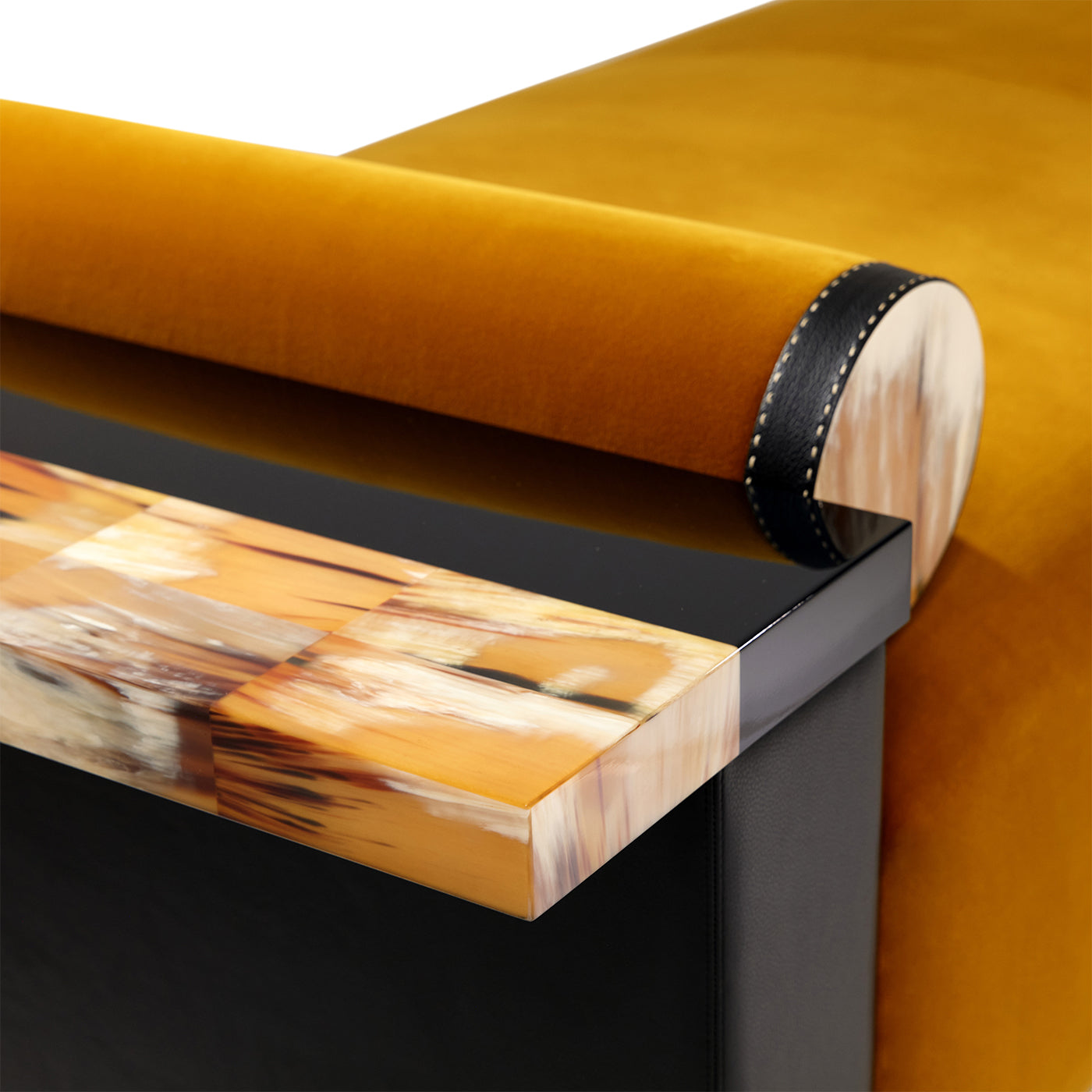 Egon Gelber Samt mit Leder und Horn Details Chaise Lounge - Alternative Ansicht 1