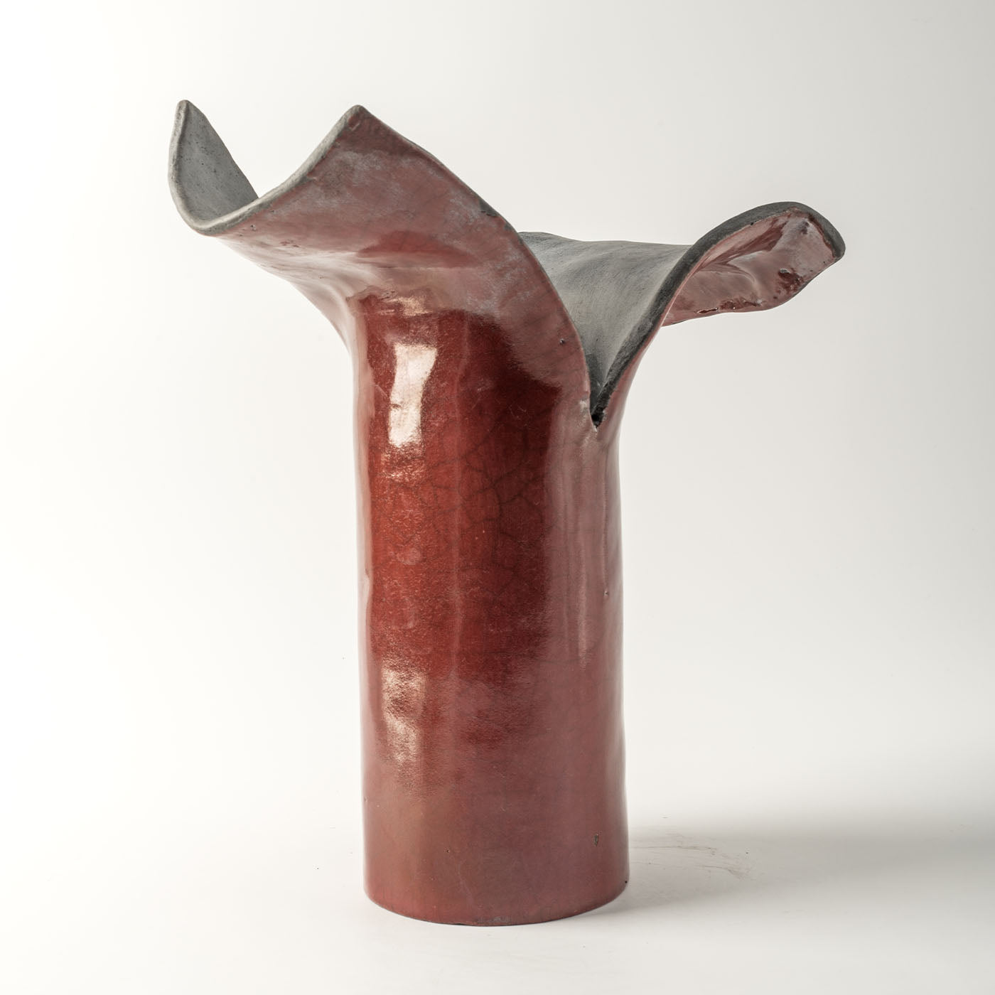 Petali D'Oriente Amaranth Ceramic Sculpture/Vase by Nino Basso - Alternative view 3