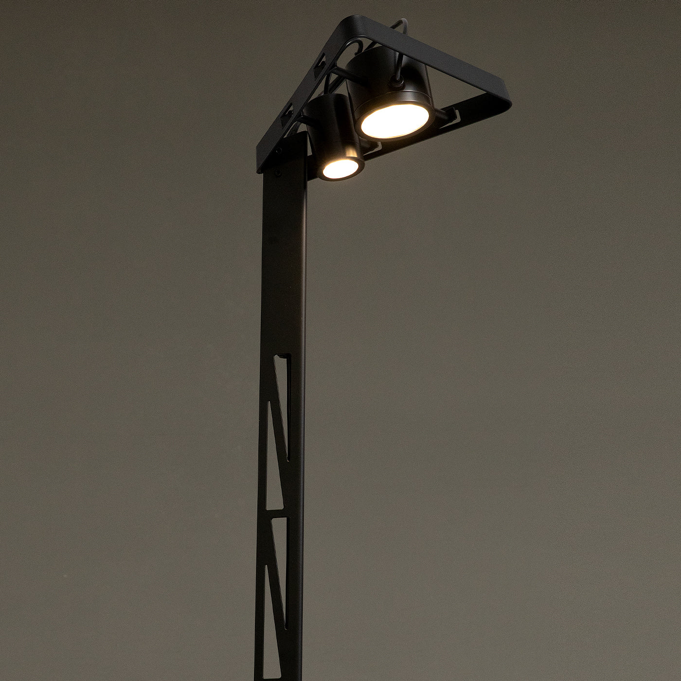 Lámpara de pie Fireman de Marc Sadler - Vista alternativa 2