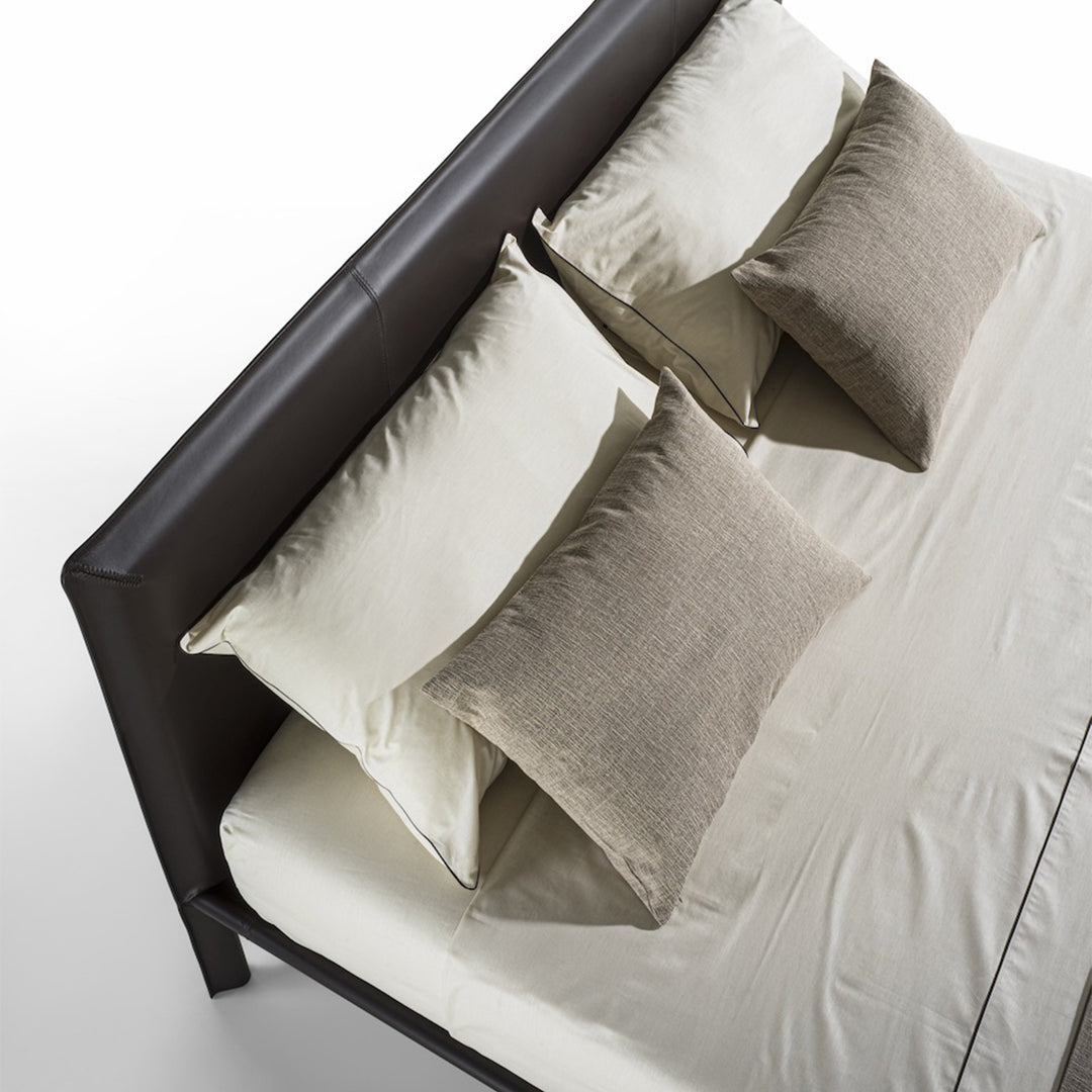 Milano Brown Leather Bed Enrico Pellizzoni | Artemest