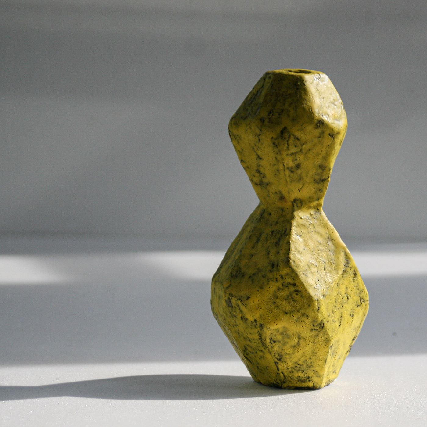 Asymmetrische gelbe Vase in geometrischem Stil - Alternative Ansicht 4