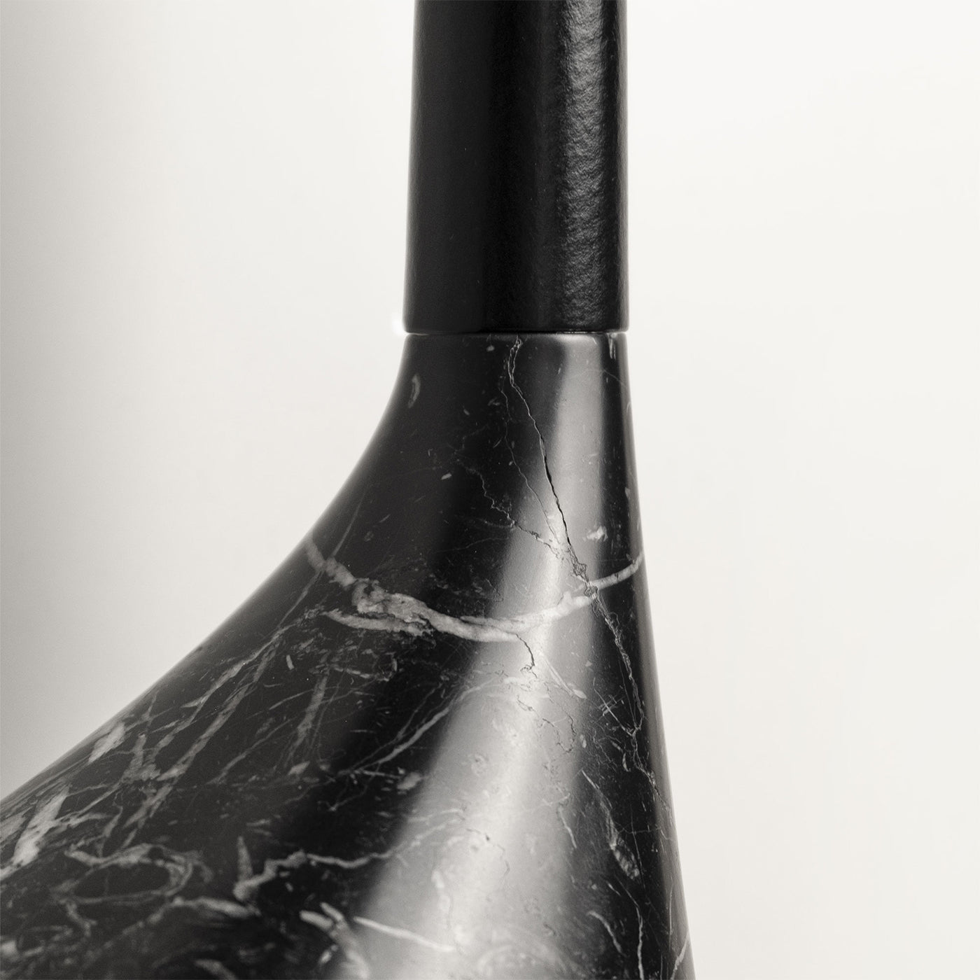 Nessie, fermaporta nero di Luca Nichetto - Vista alternativa 1