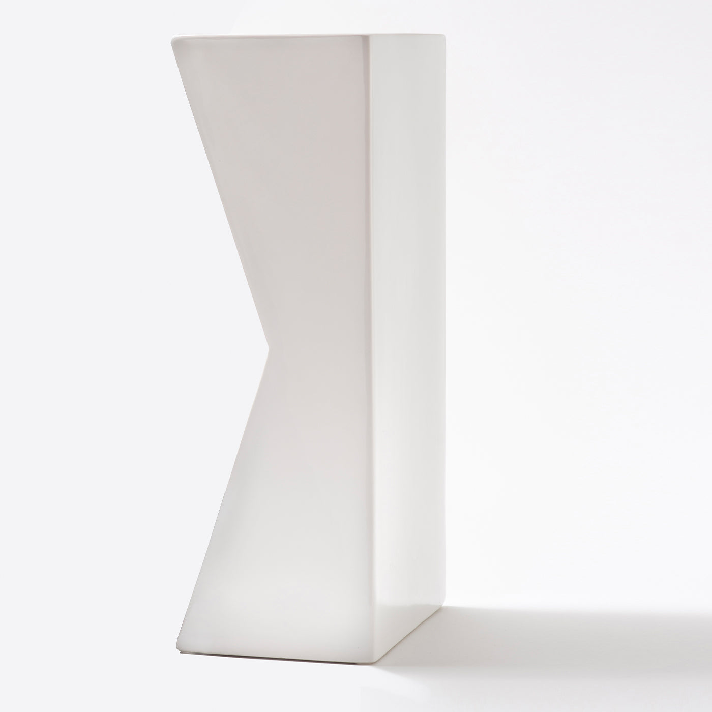 Verso White Vase by Antonio Saporito - Alternative view 1