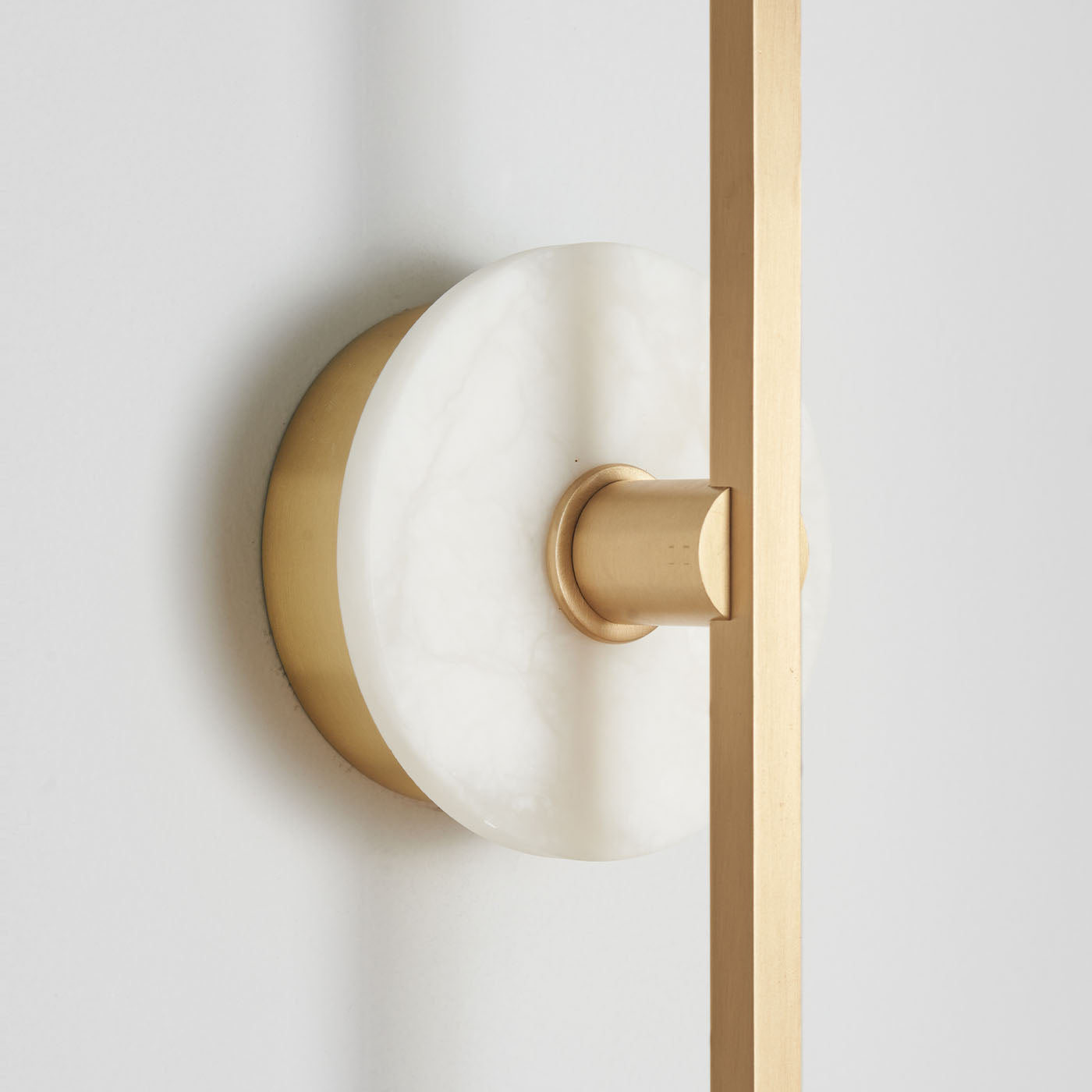 Essential Stick in Satin Brass and Alabaster Wall Lamp - Alternative view 1