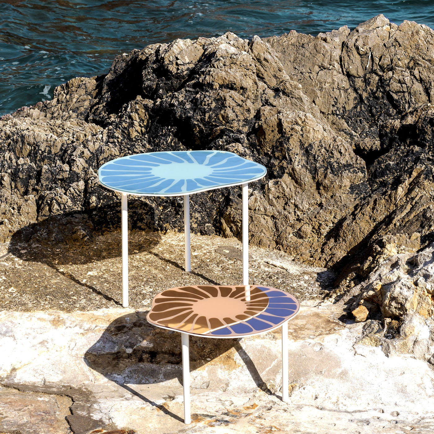 Cesareo Large Blue Glass Side Table - Alternative view 3