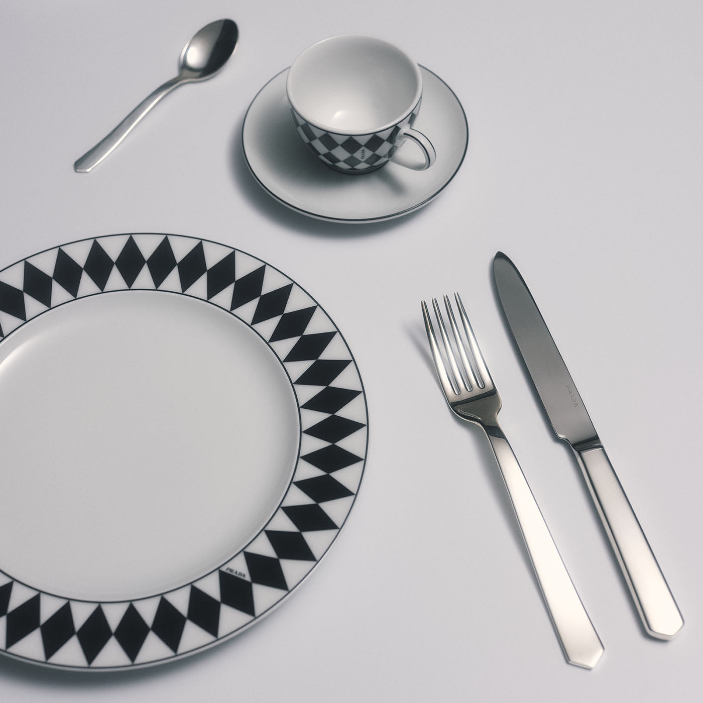 Set de dos platos de postre de porcelana Checkerboard - Vista alternativa 4