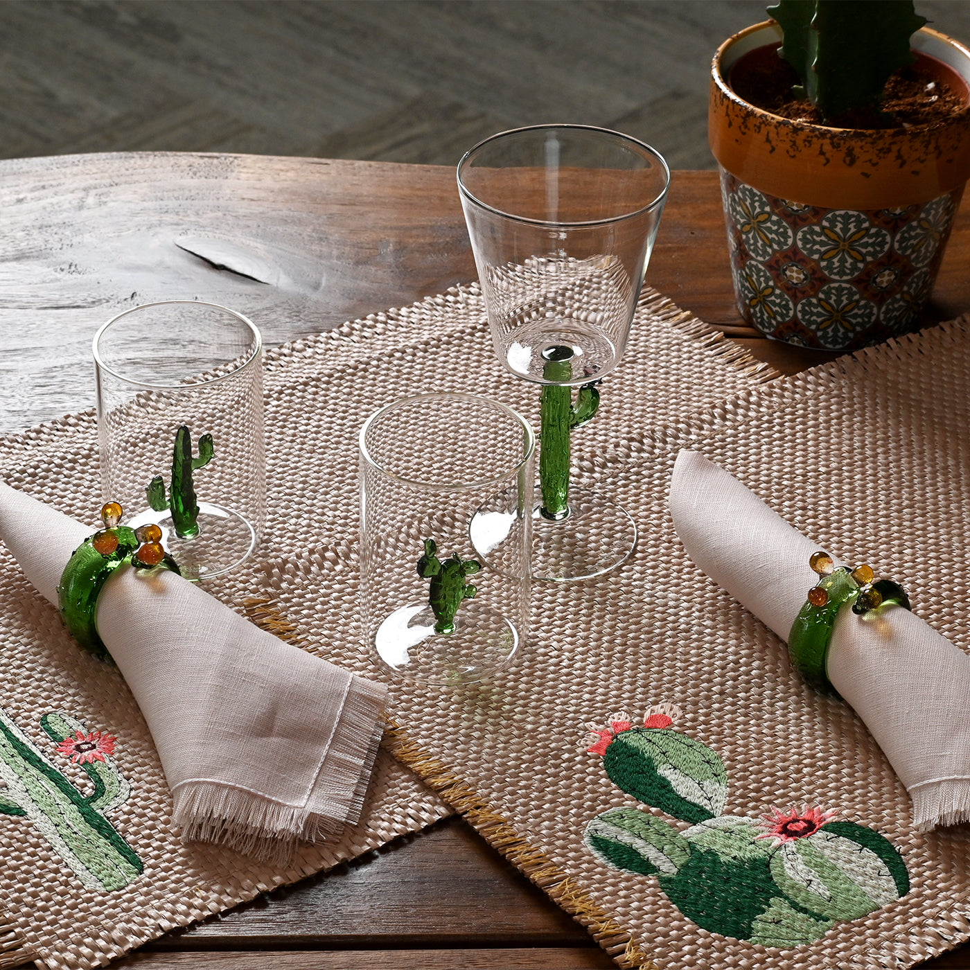 Dinner For Two Cactus Set Of Glasses and Linen  - Alternative view 3