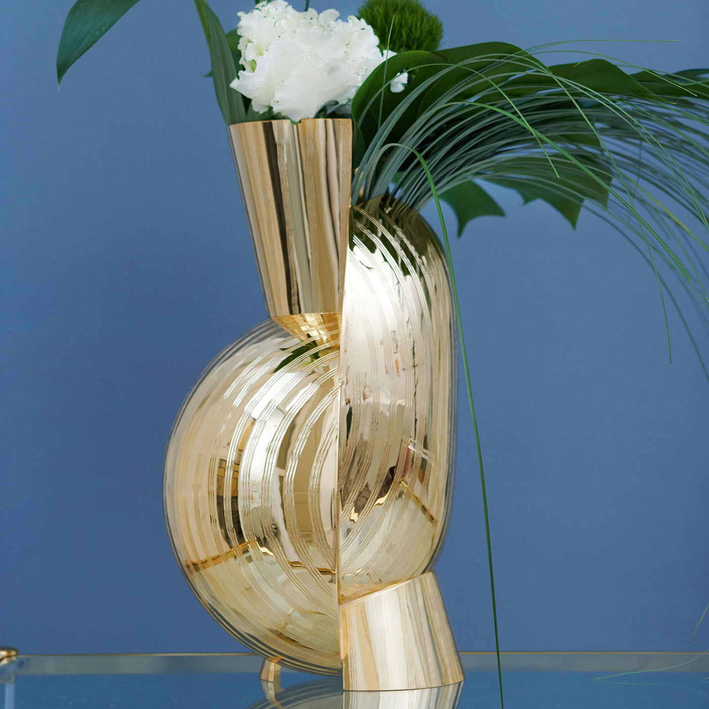 Lumaca Ridged Golden Vase - Alternative view 4