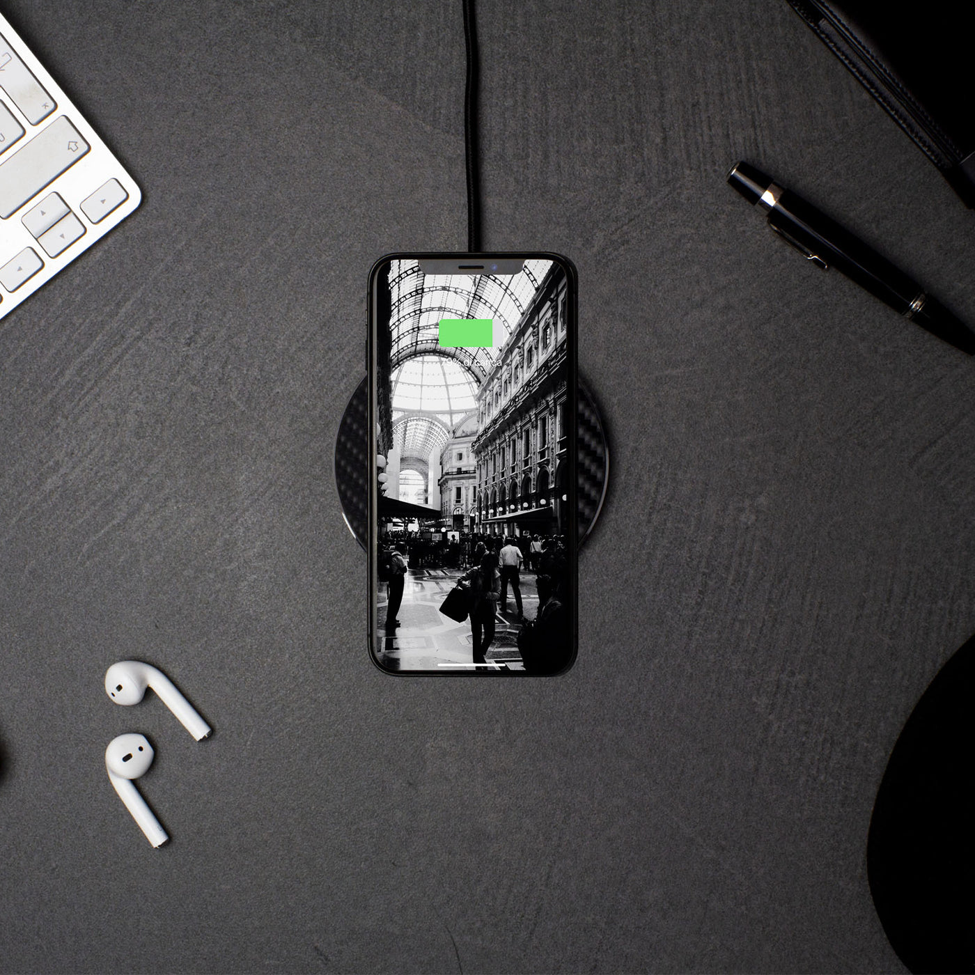 CARBON BLACK Solo Wireless Charger  - Alternative view 3