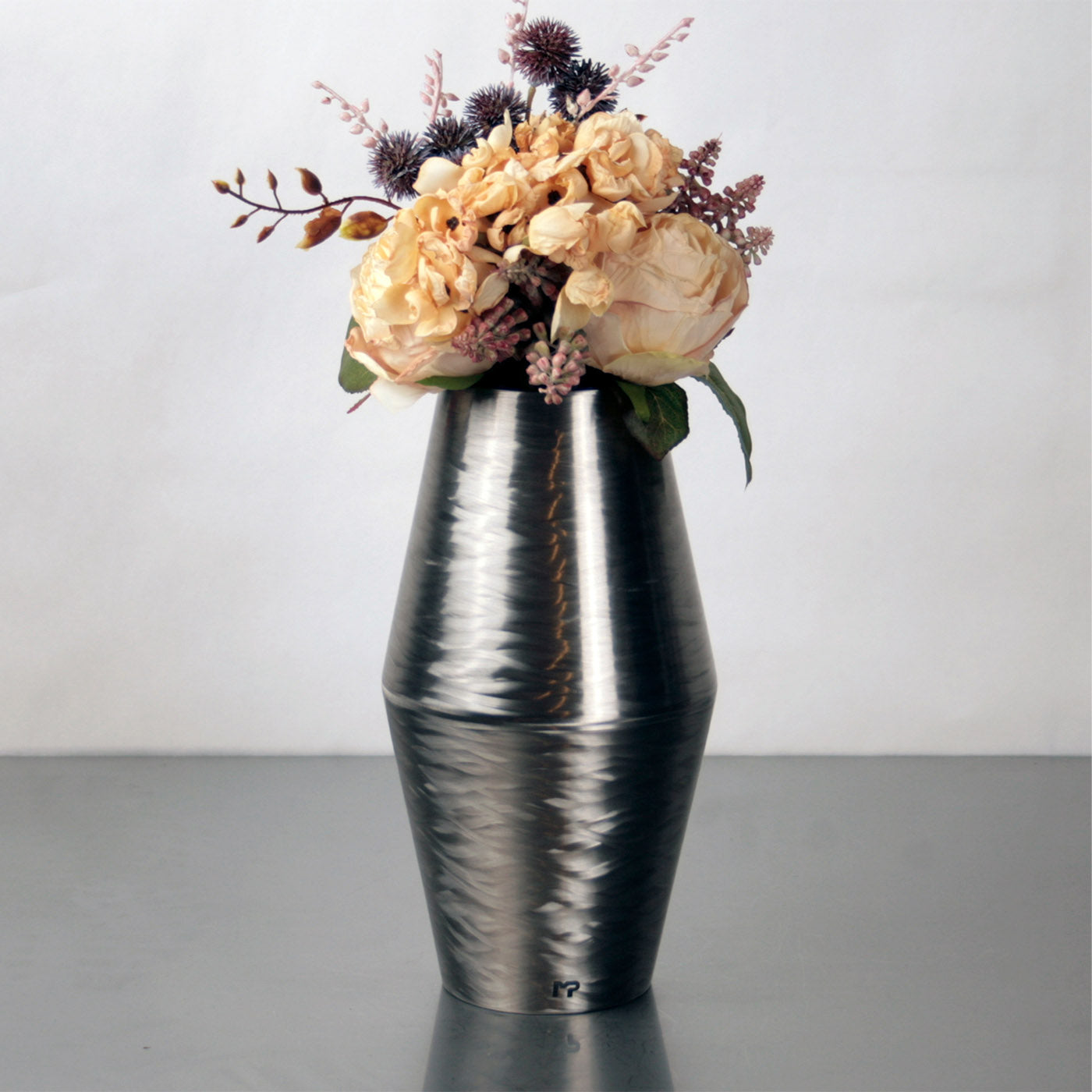 Nido Sculptural Vase - Alternative view 1