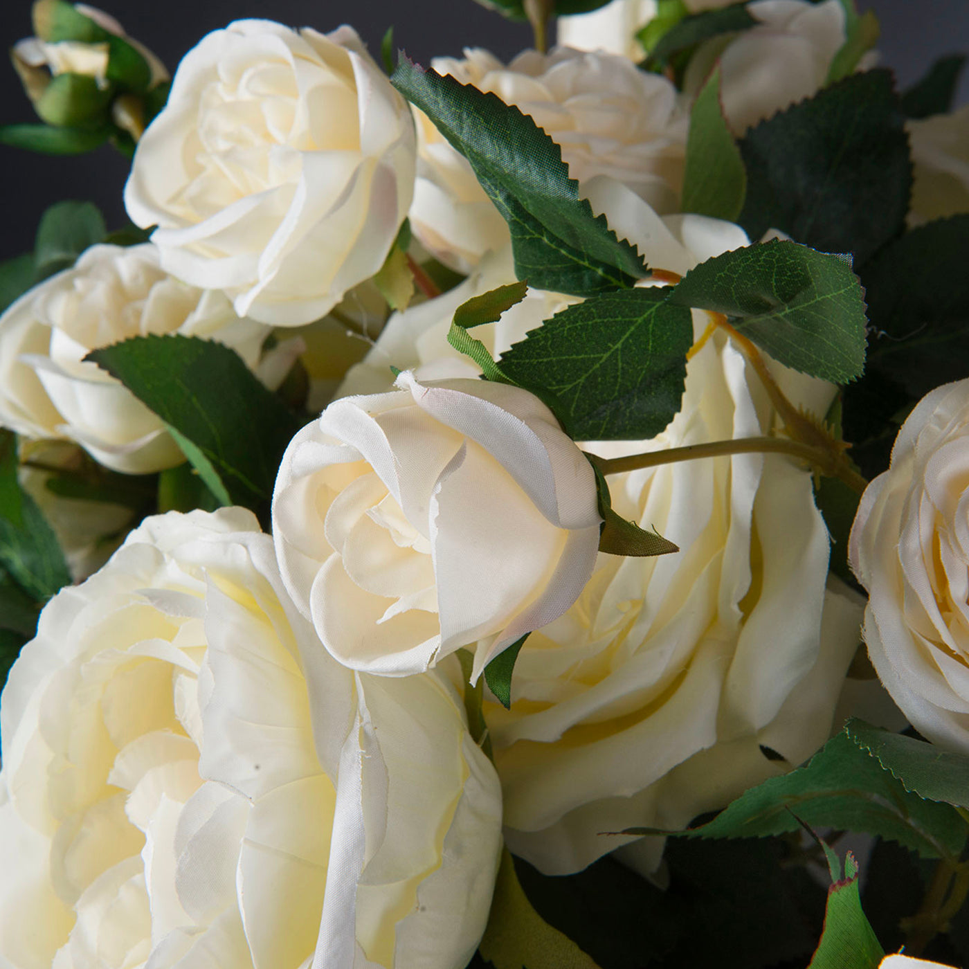 Composición floral de imitación de rosas Camilla con jarrón - Vista alternativa 4