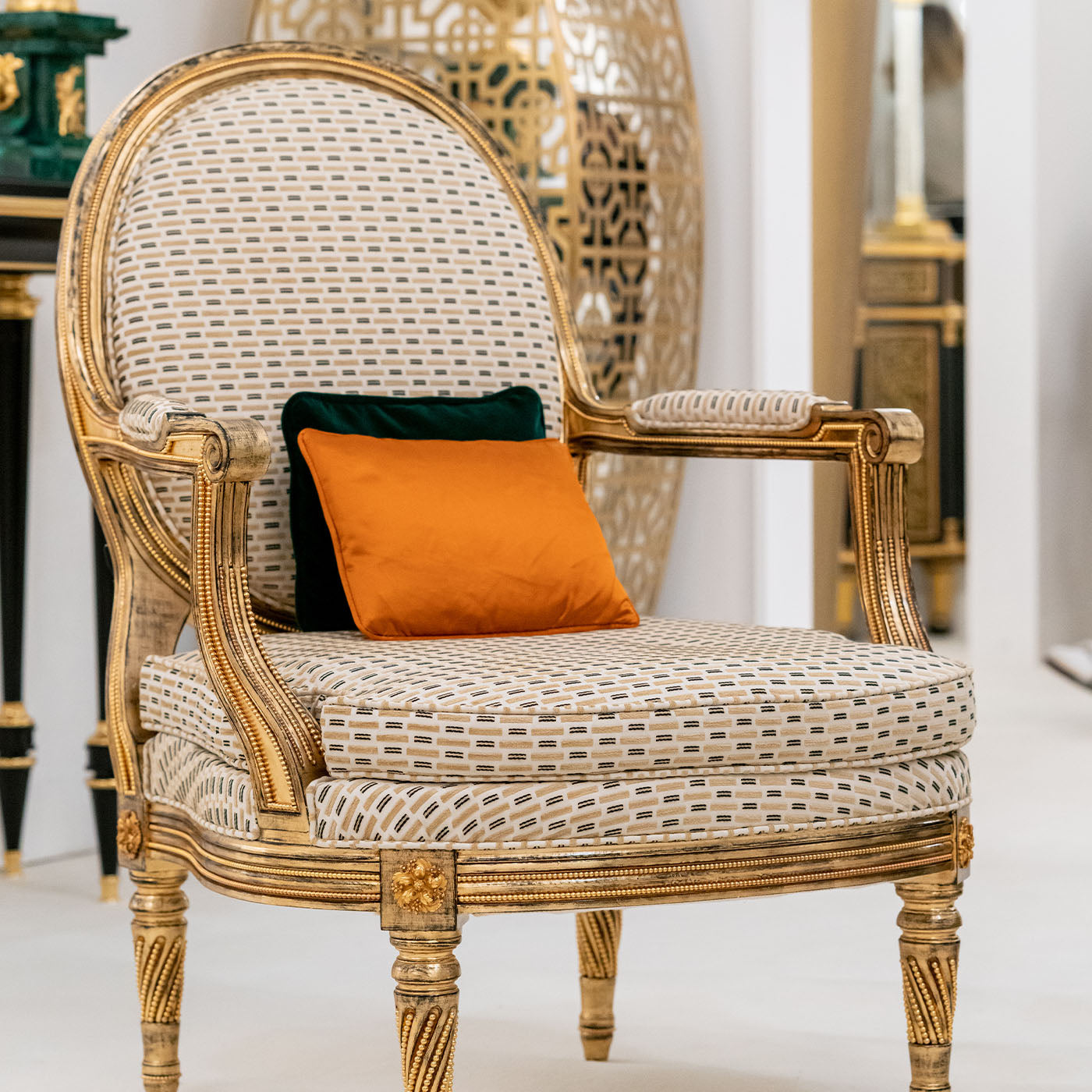 Louis XVI-Style Patterned Golden Armchair - Alternative view 3