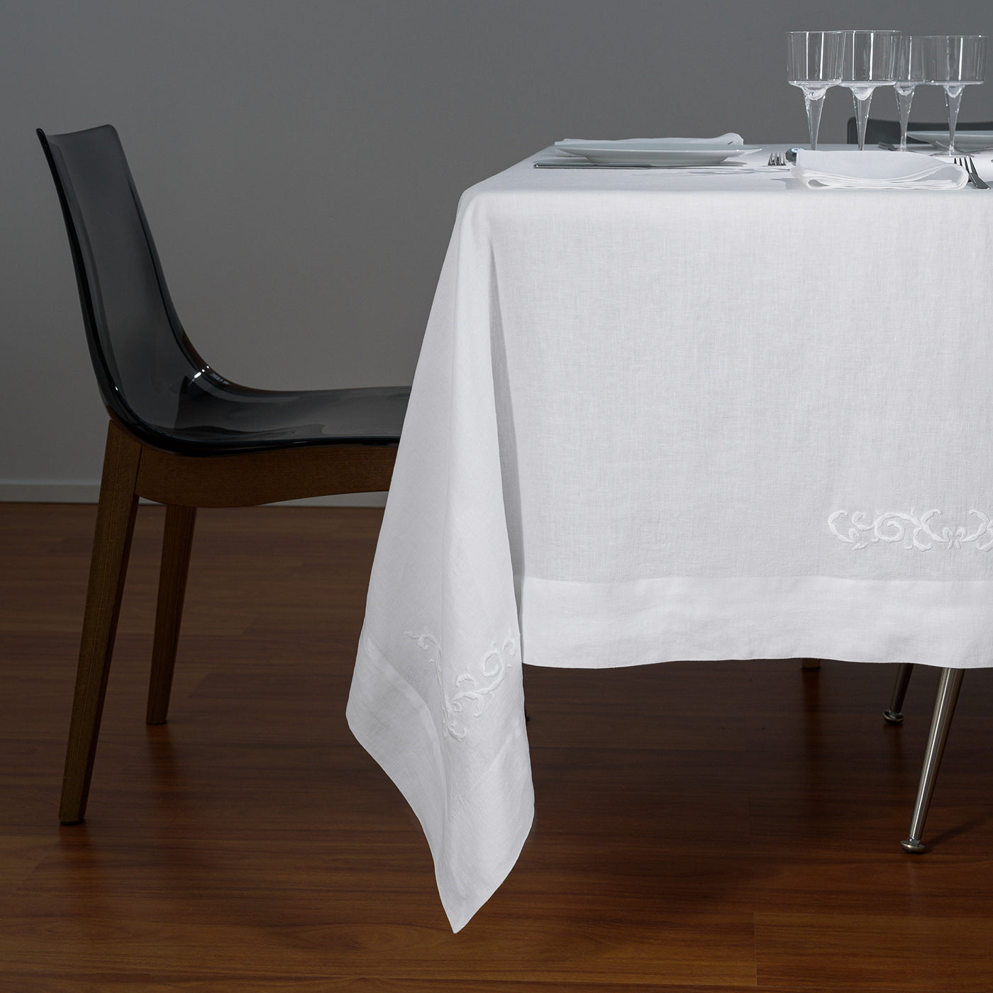 Decoro Bestickte weiße Tischdecke - Alternative Ansicht 4