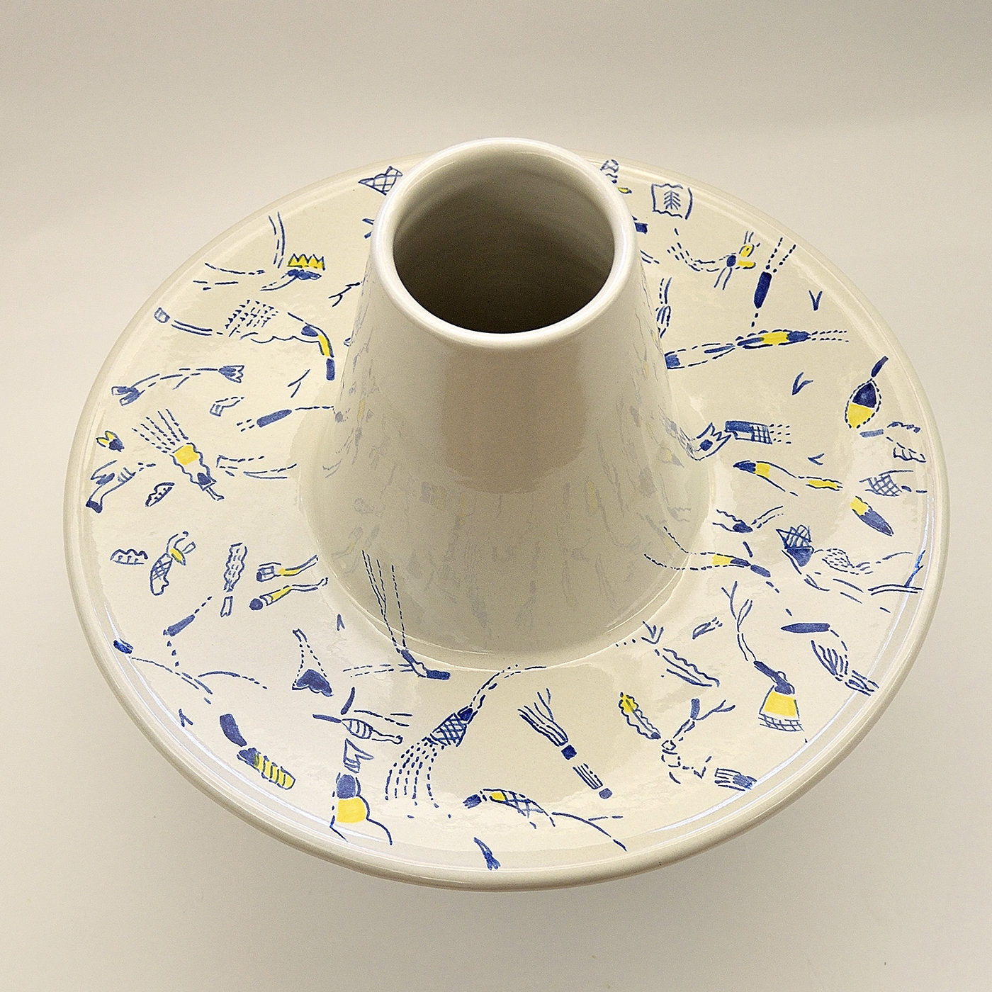 Blue and White Vase by Ugo La Pietra - Alternative view 1