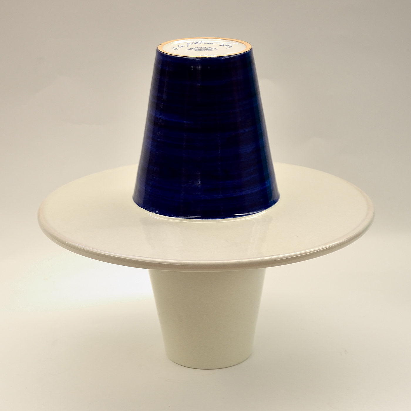 Blau-weiße Vase von Ugo La Pietra - Alternative Ansicht 2