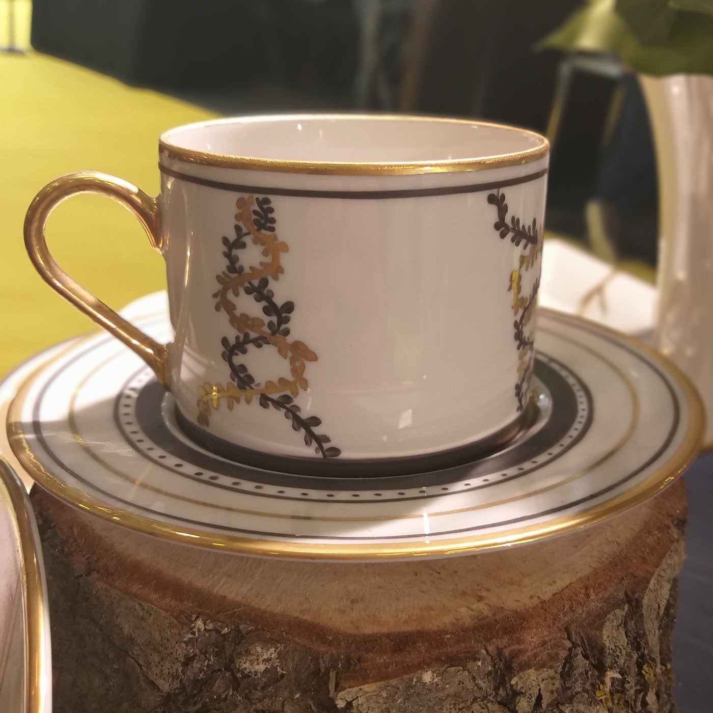 Set of 4 Magna Grecia Tea Cups and Saucers - Alternative view 1
